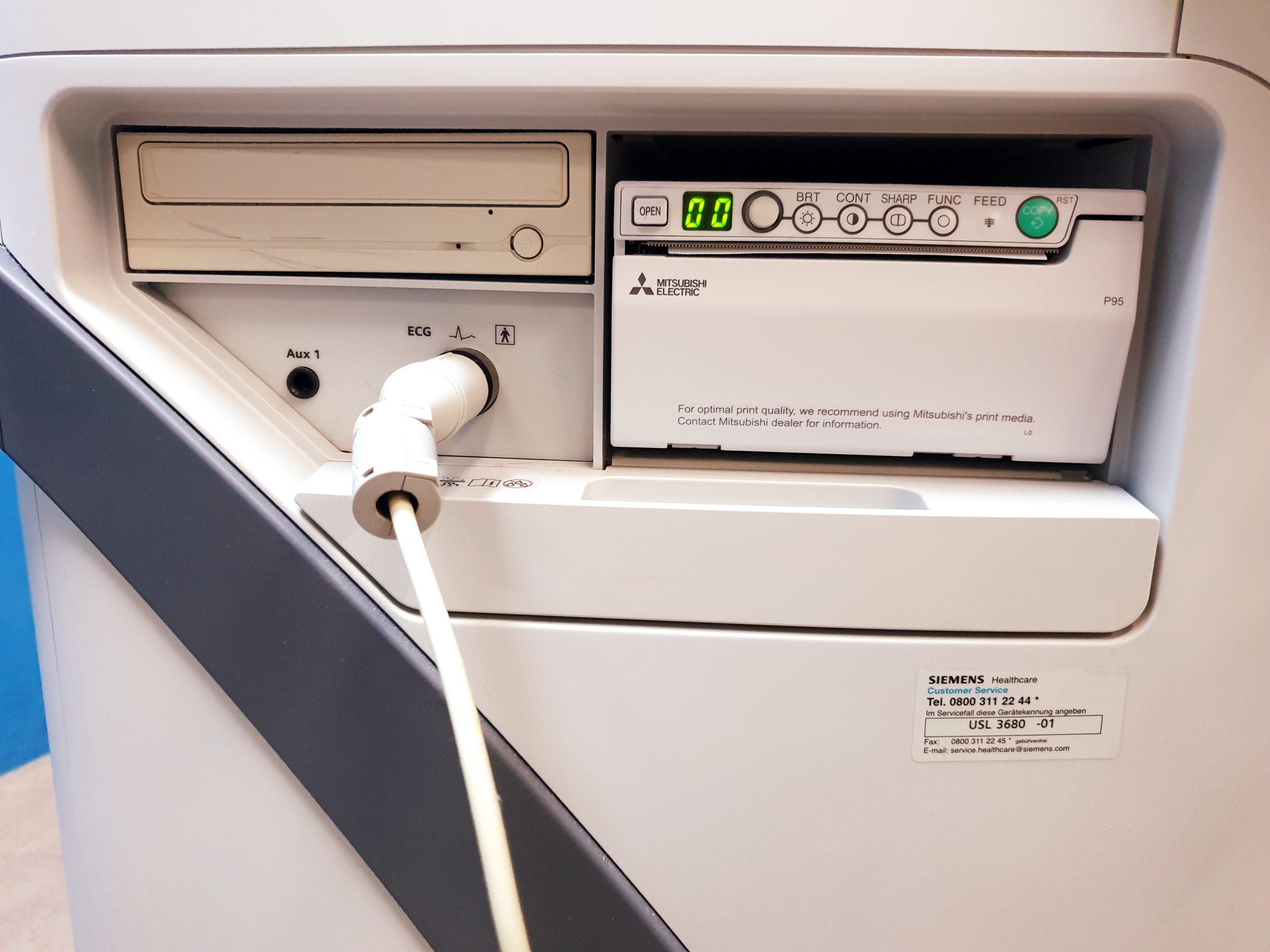 Siemens Acuson X700 Farbdoppler + 6C2 + 4V1c Echo – Bild 10