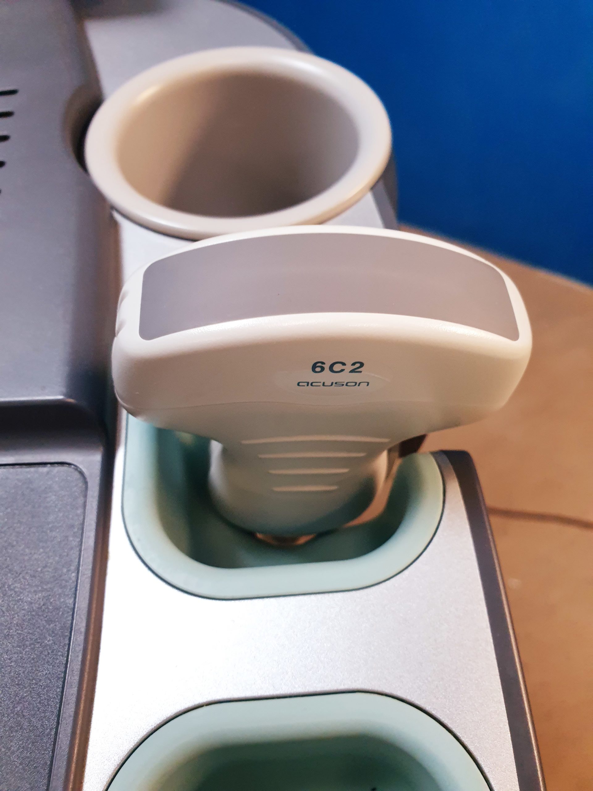 Siemens Acuson X700 Farbdoppler + 6C2 + 4V1c Echo – Bild 11