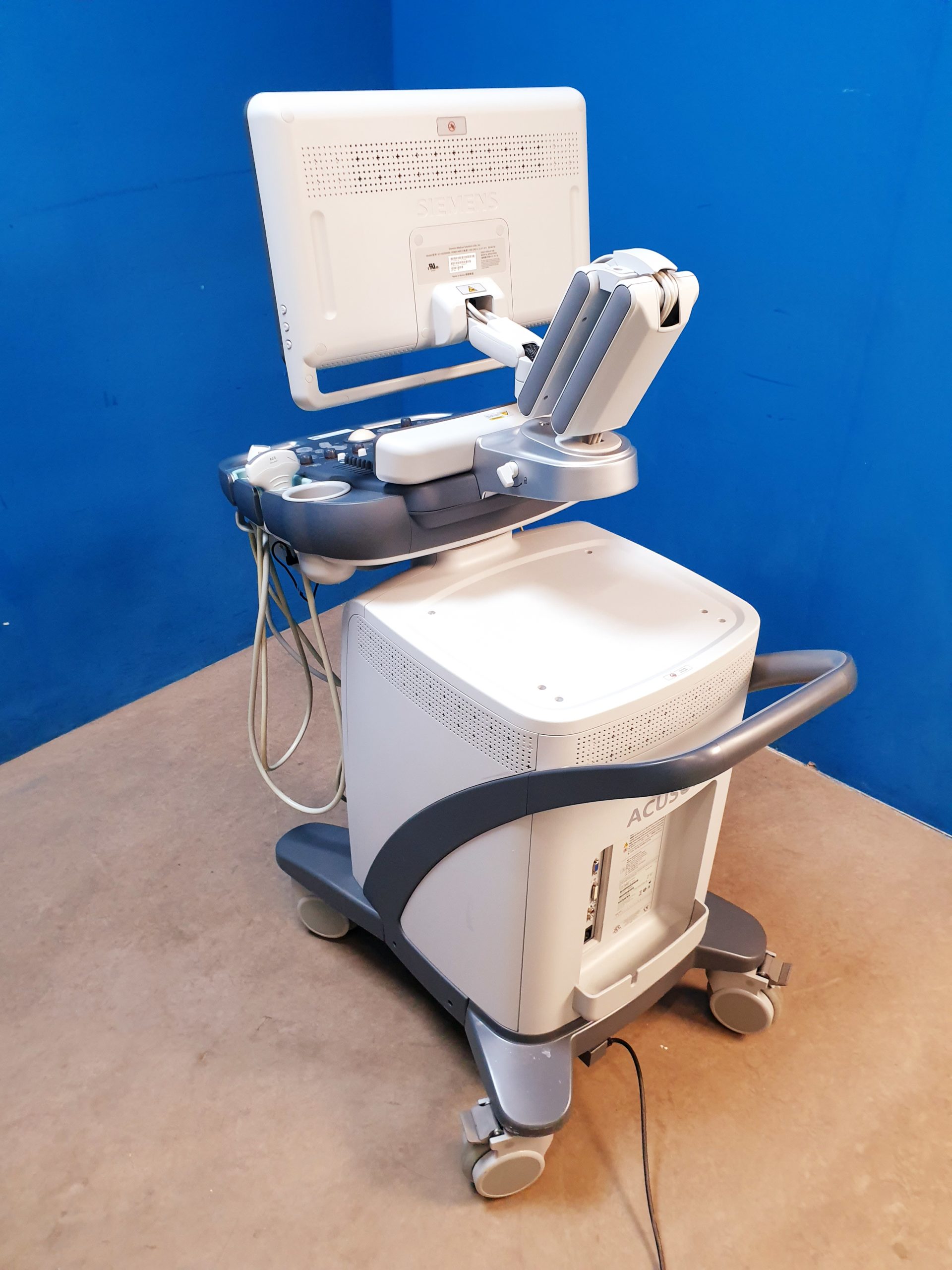 Siemens Acuson X700 Farbdoppler + 6C2 + 4V1c Echo – Bild 13