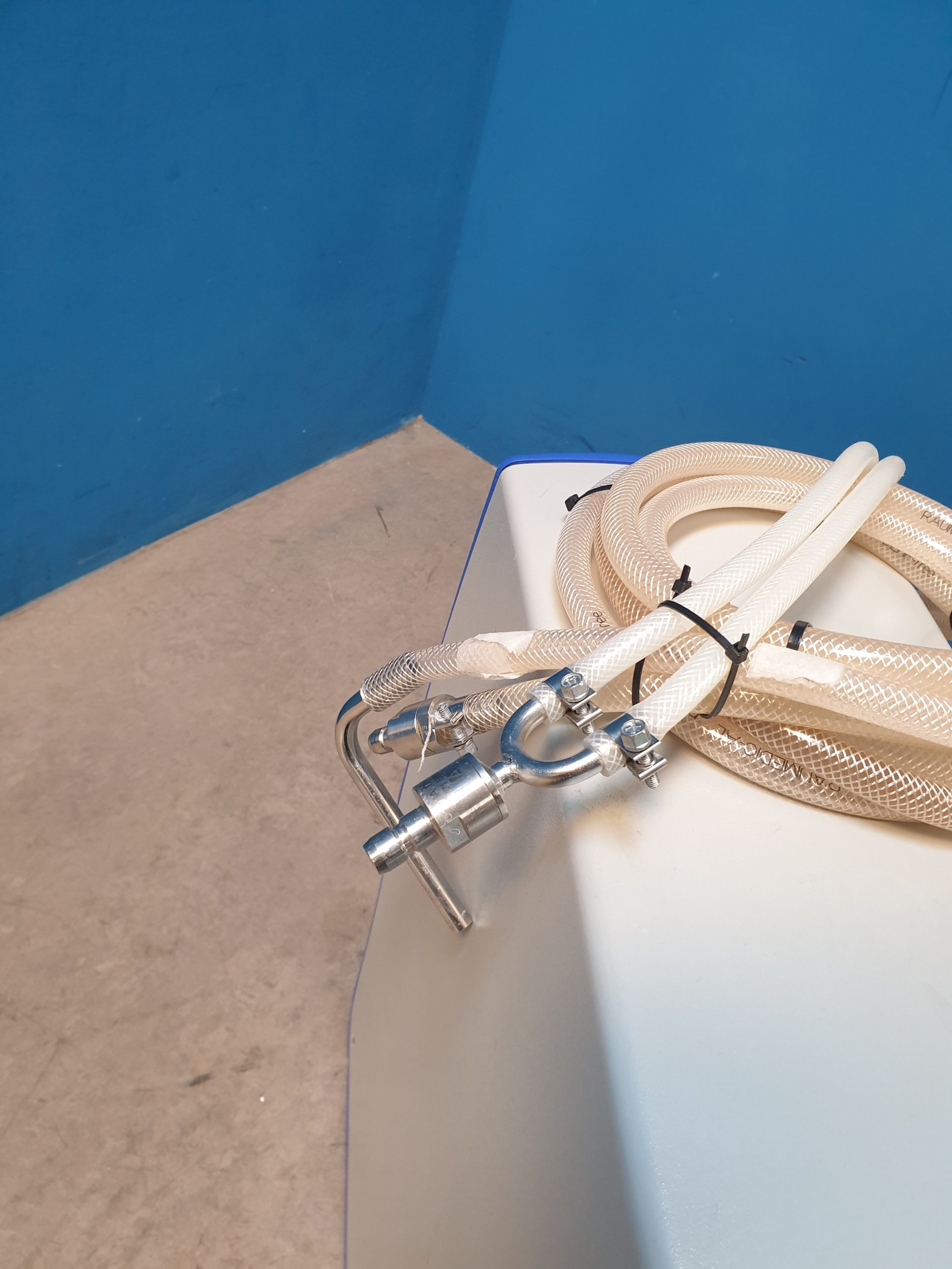 Gambro WRO 300 H - WRO300H - Umkehrosmose-Wasseraufbereiter - Wasseraufbereitungsanlage - Mobile für Dialyse – Bild 8