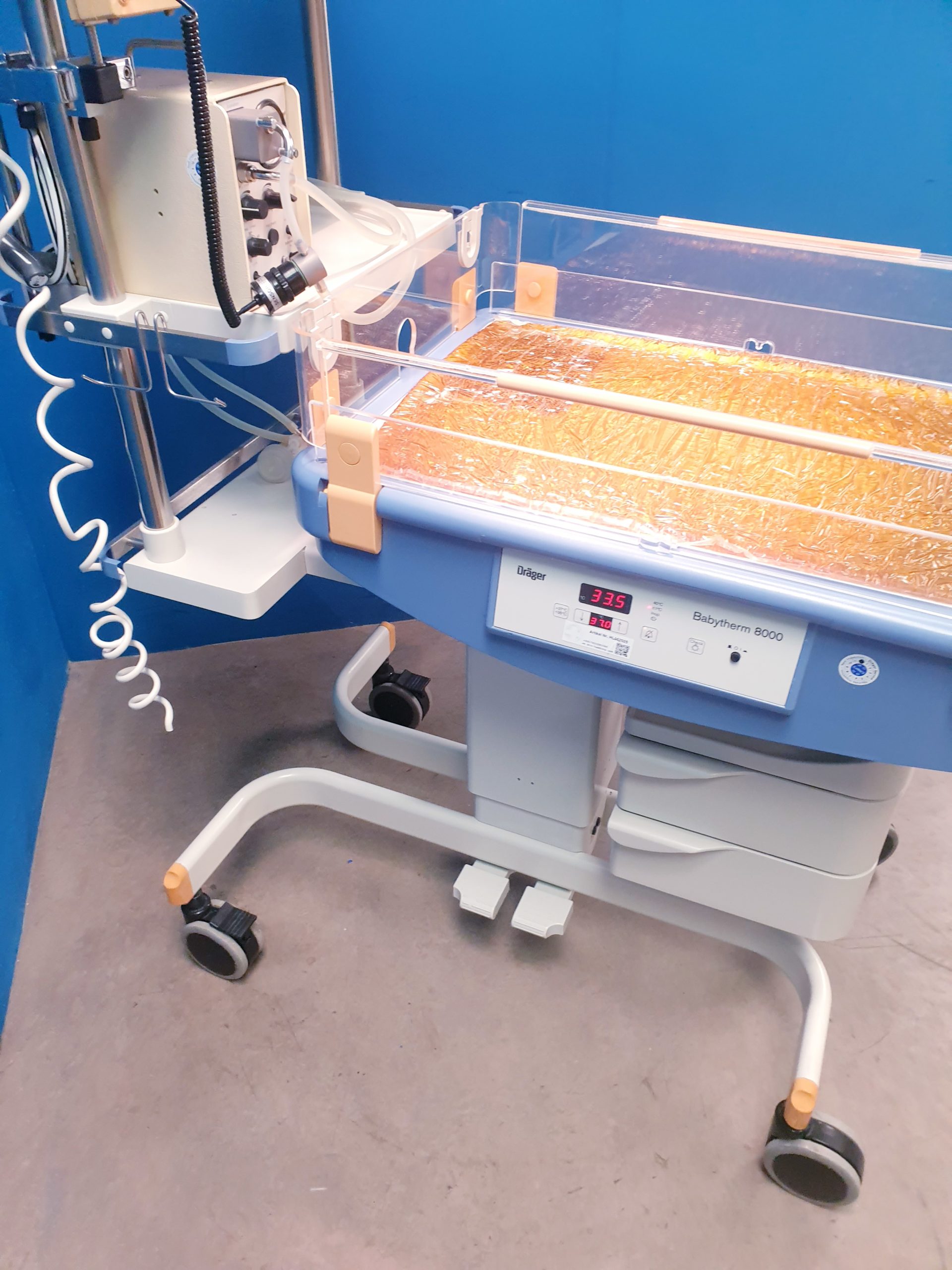 Dräger Babytherm 8000 fahrbare Reanimationseinheit für Neugeborene mit Wärmestrahler – Bild 3