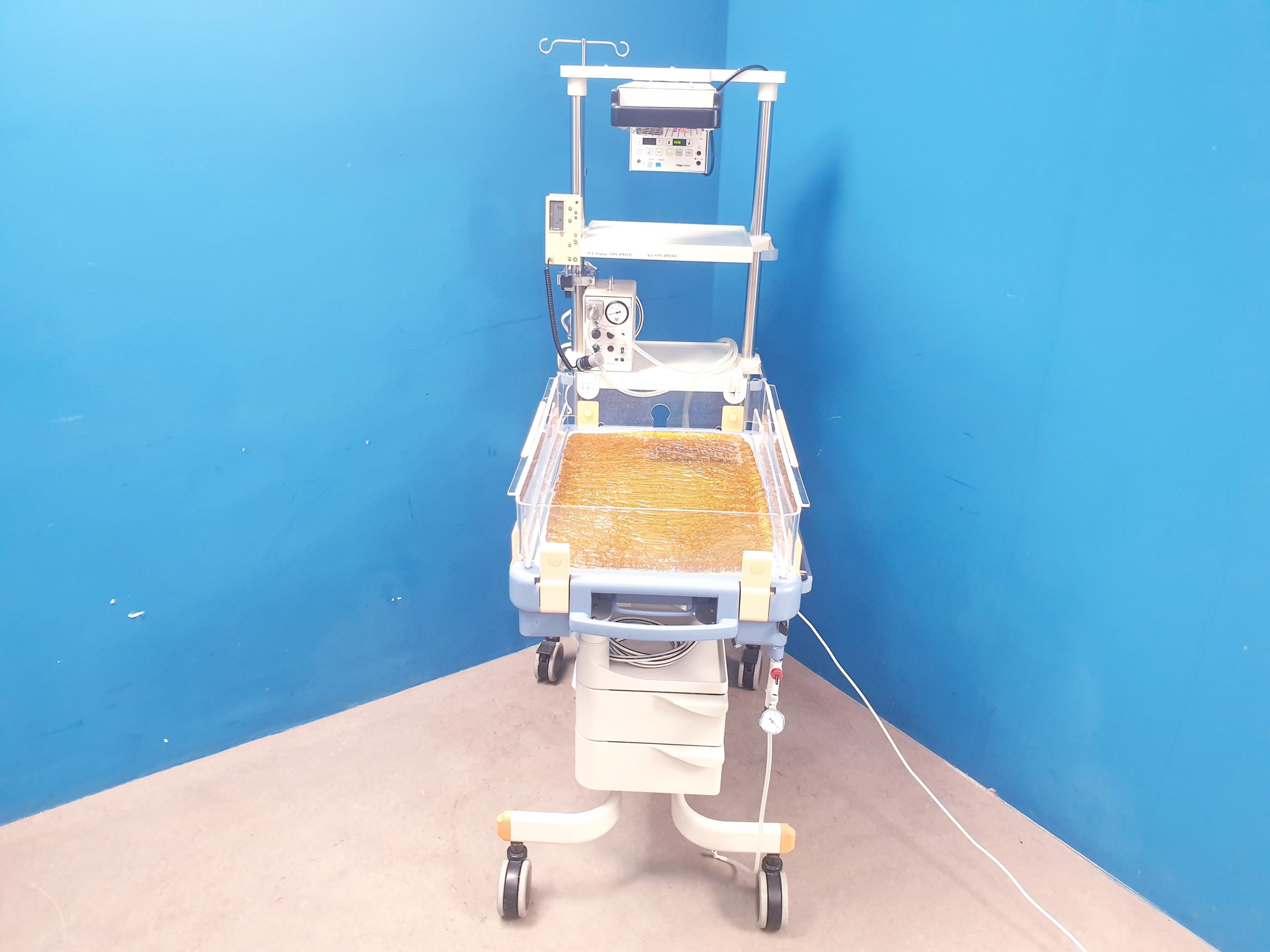 Dräger Babytherm 8000 fahrbare Reanimationseinheit für Neugeborene mit Wärmestrahler