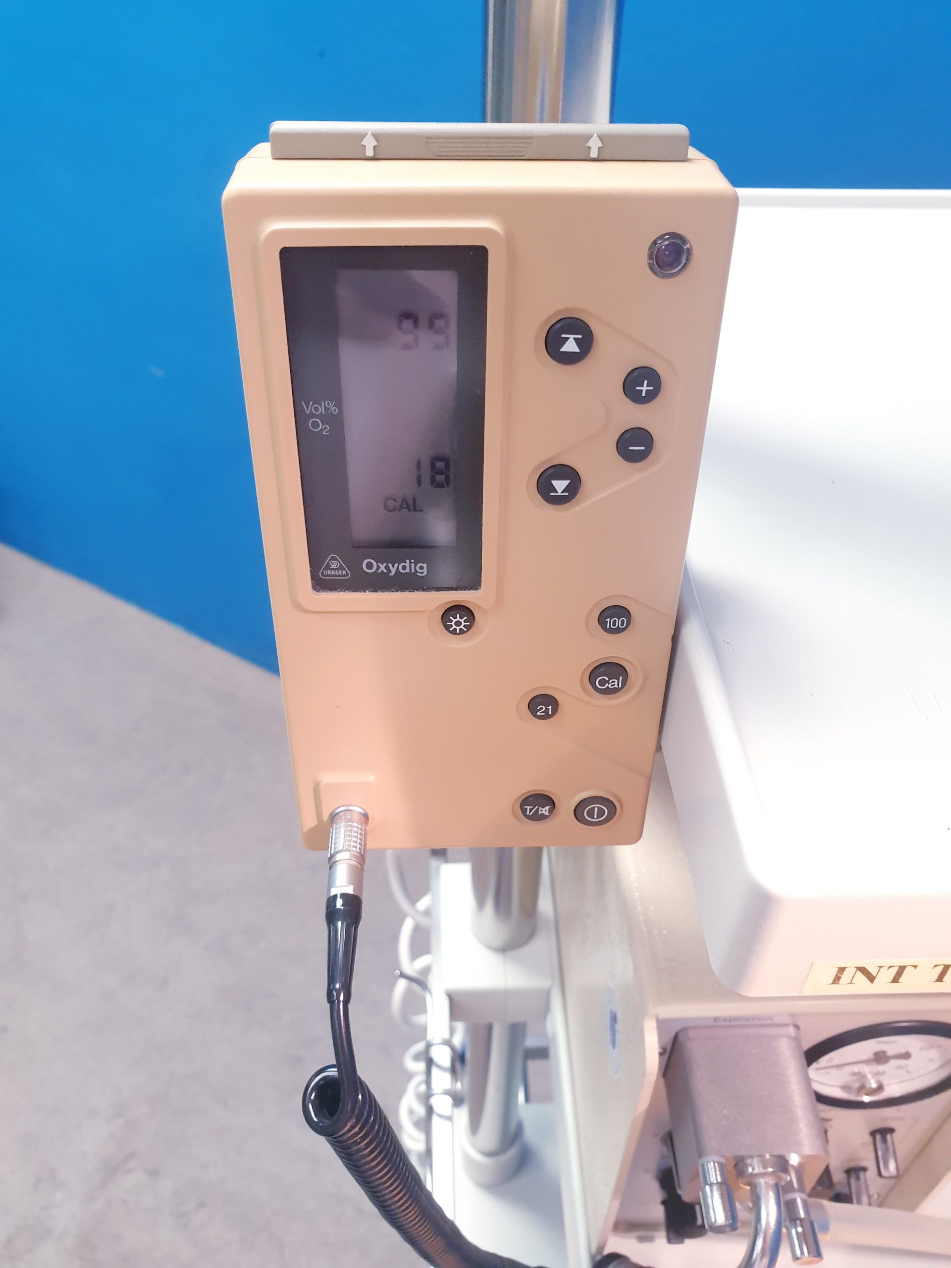 Dräger Babytherm 8000 fahrbare Reanimationseinheit für Neugeborene mit Wärmestrahler – Bild 8