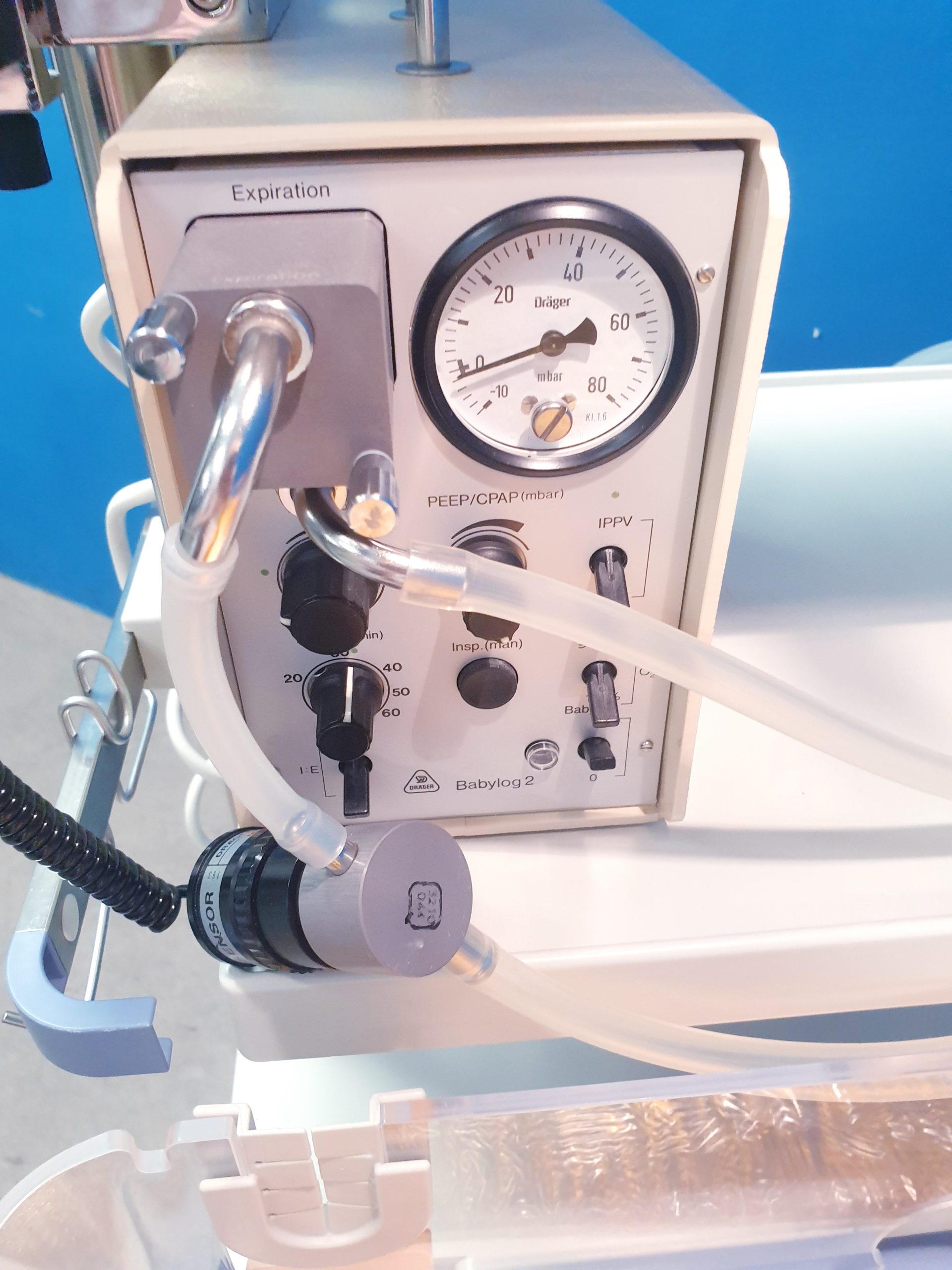 Dräger Babytherm 8000 fahrbare Reanimationseinheit für Neugeborene mit Wärmestrahler – Bild 9