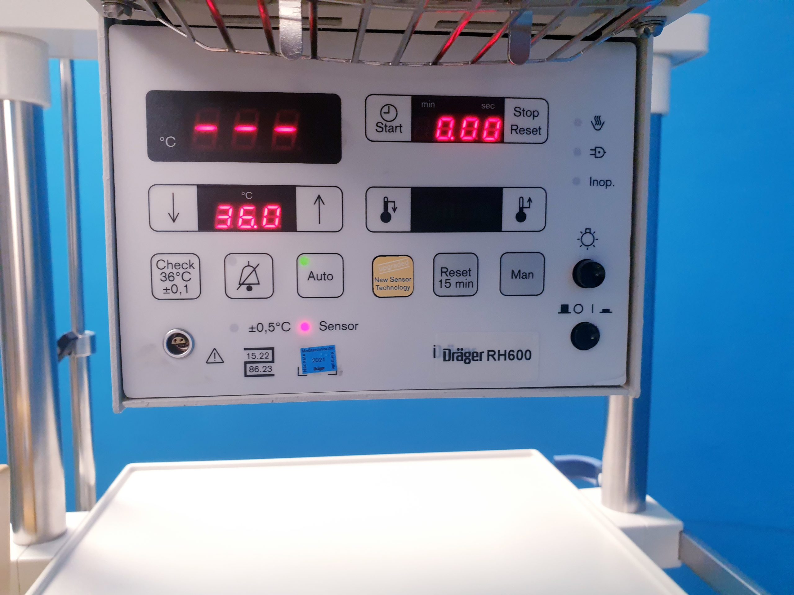 Dräger Babytherm 8000 fahrbare Reanimationseinheit für Neugeborene mit Wärmestrahler – Bild 11