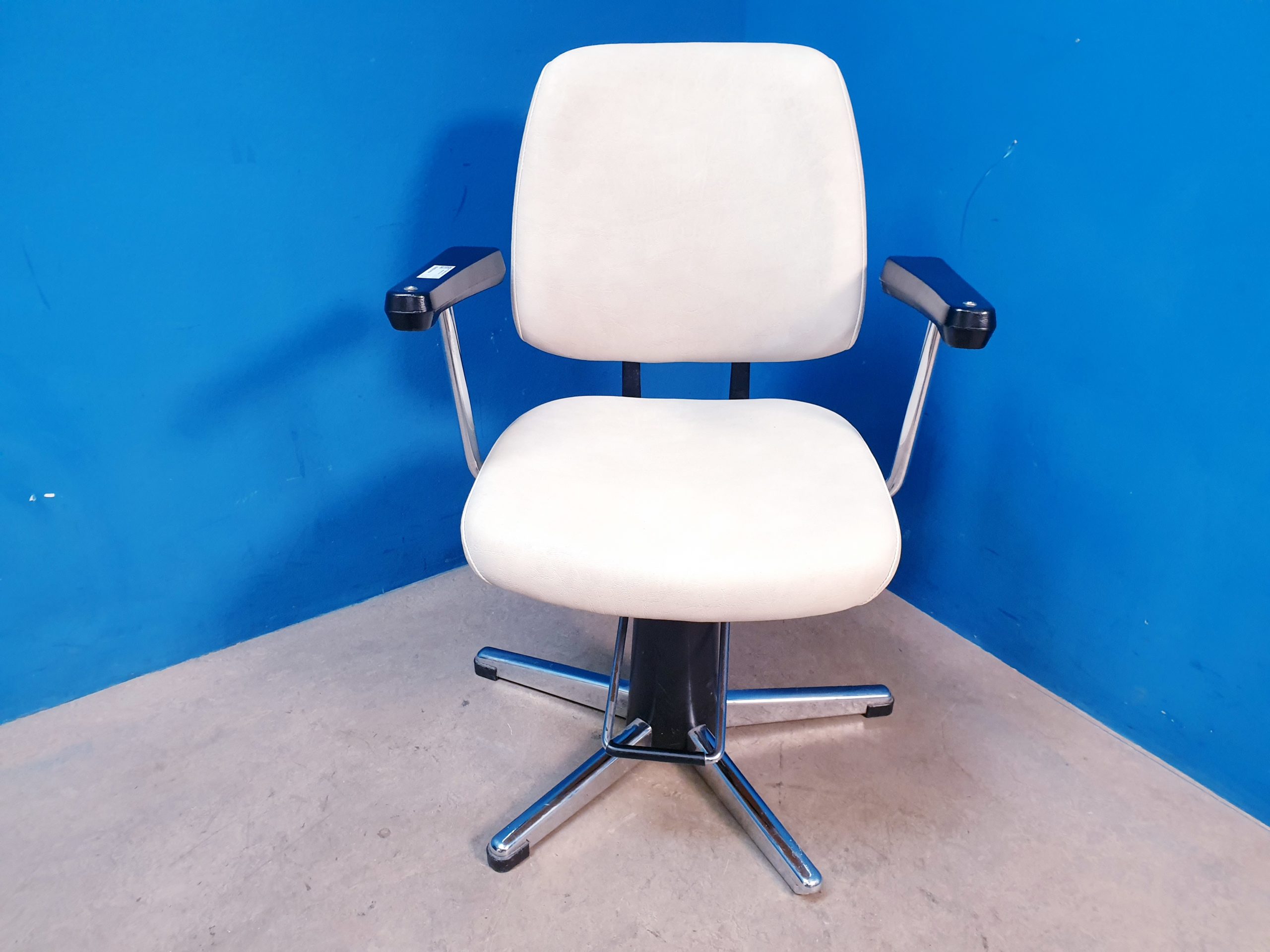 Untersuchungsstuhl mit Armlehne