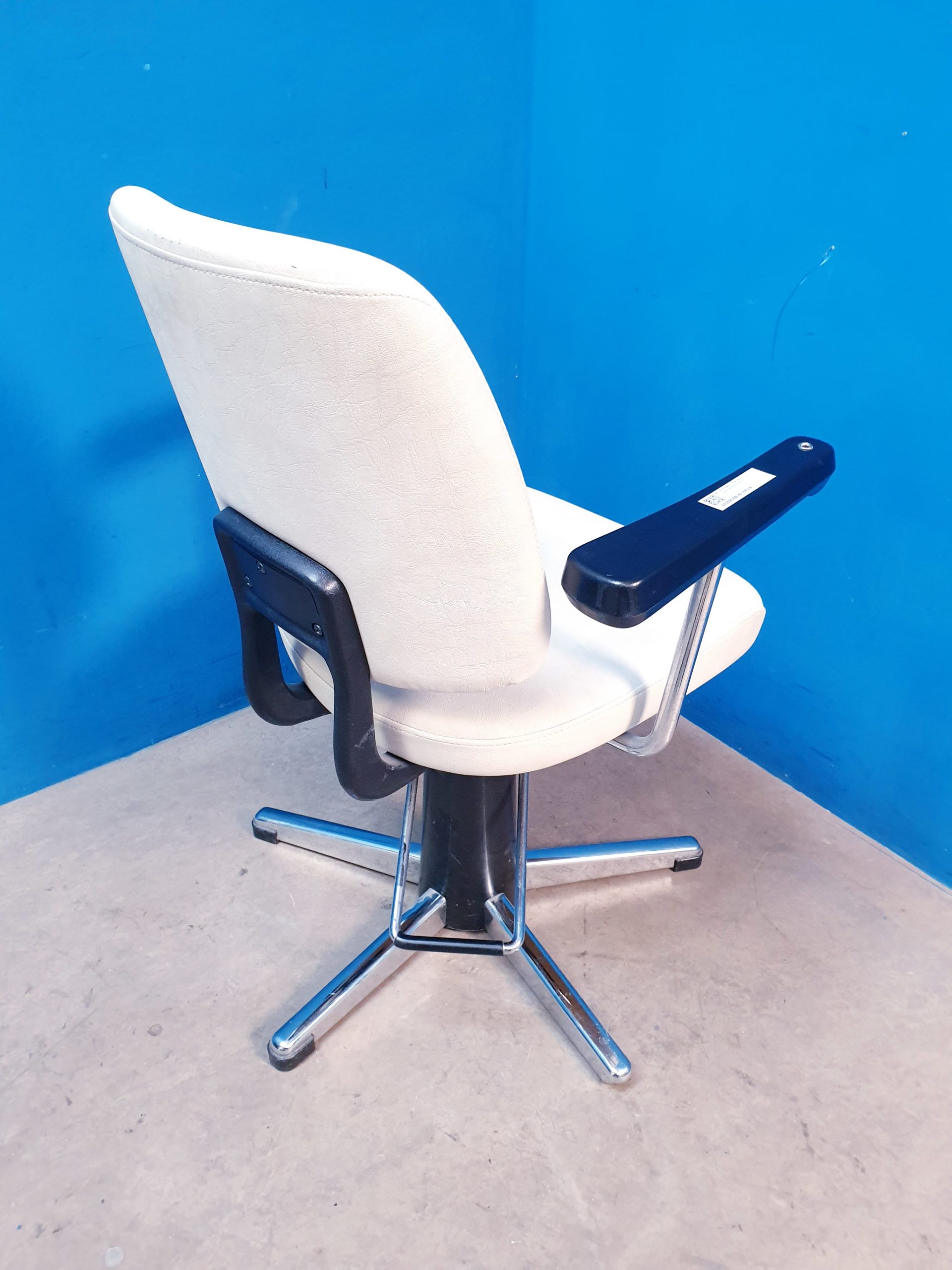 Untersuchungsstuhl mit Armlehne – Bild 6