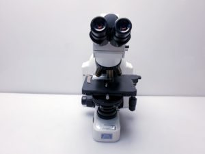 Nikon Eclipse E400 Durchlichtmikroskop- Mikroskop
