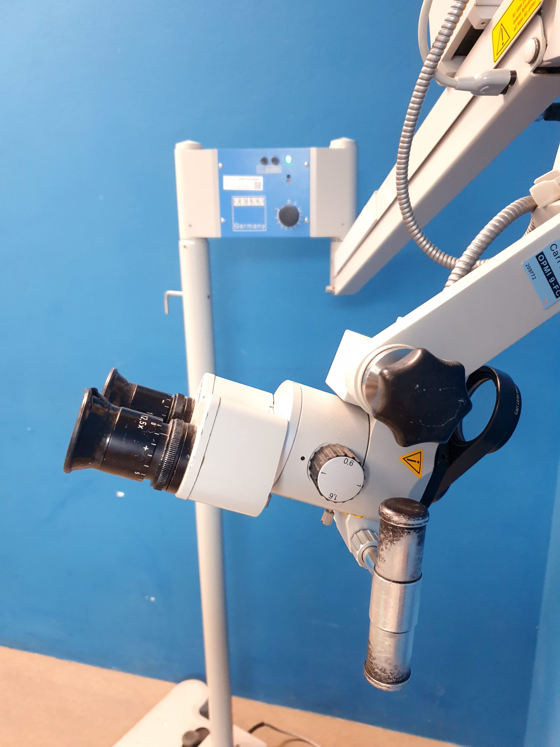 Zeiss OPMI-9-FC - f125 - 12.5 - f200 f300 auf fahrbarem Gestell – Bild 7