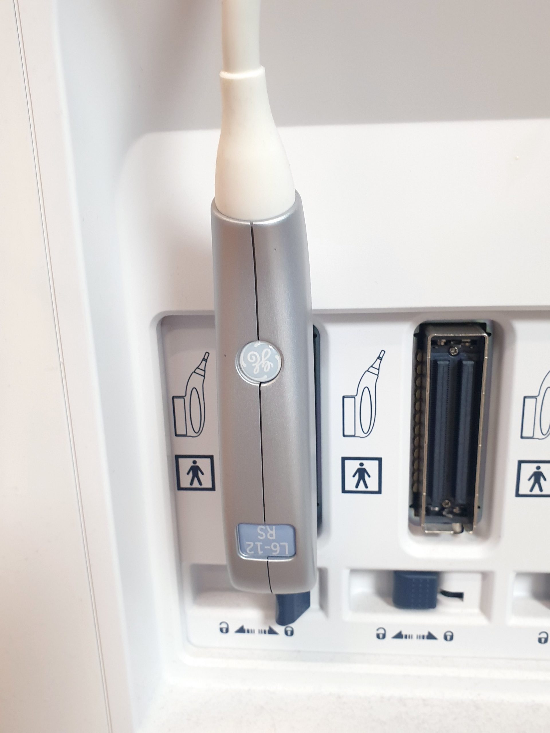 GE Logiq V5 Expert Ultraschallgerät + L6-12 RS Linear Sonde DOM 2016 – Bild 8
