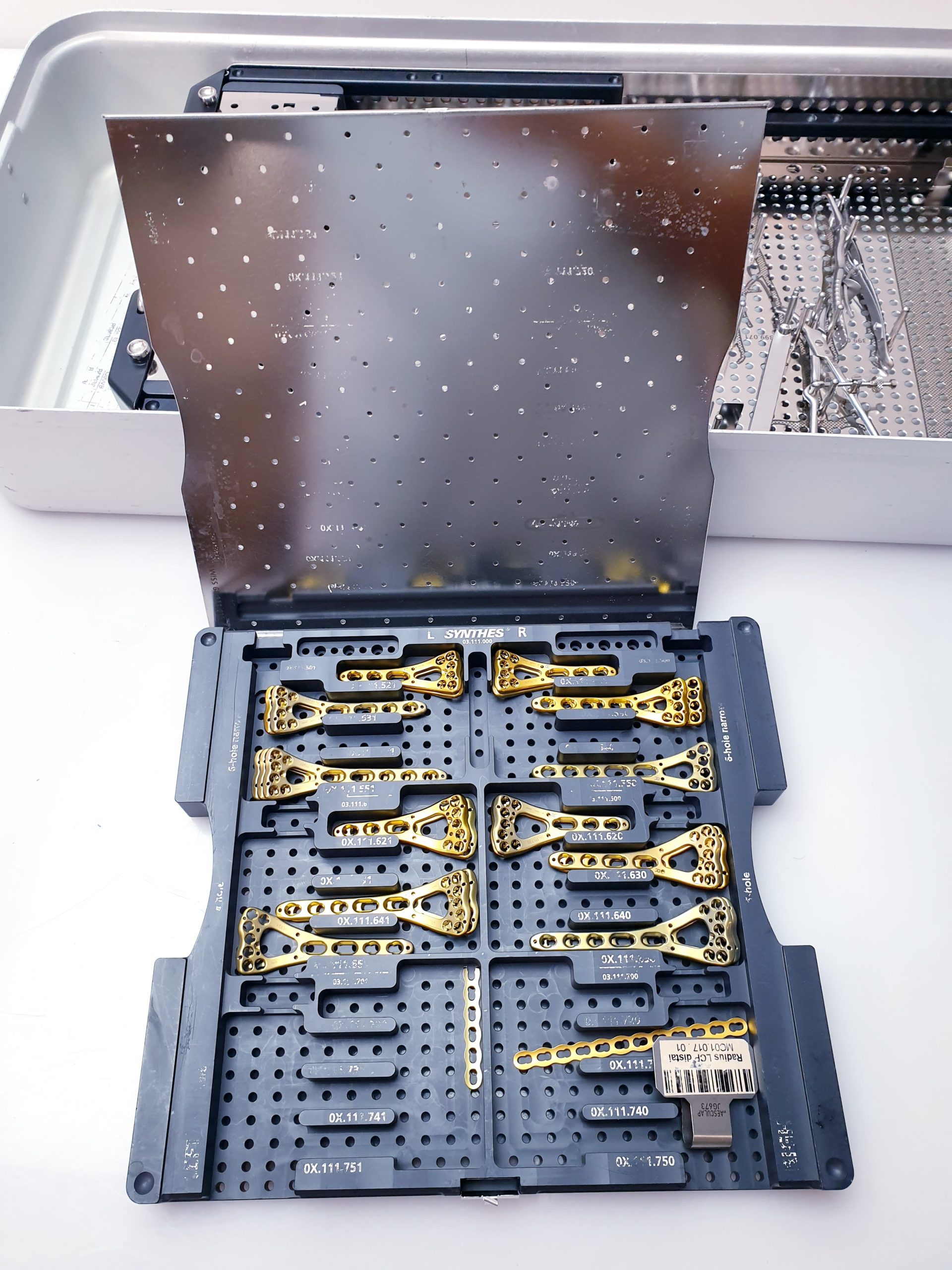 Synthes VA-LCP TWO-COLUM DISTAL RADIUS PLATE 2.4 - Op Instrumenets