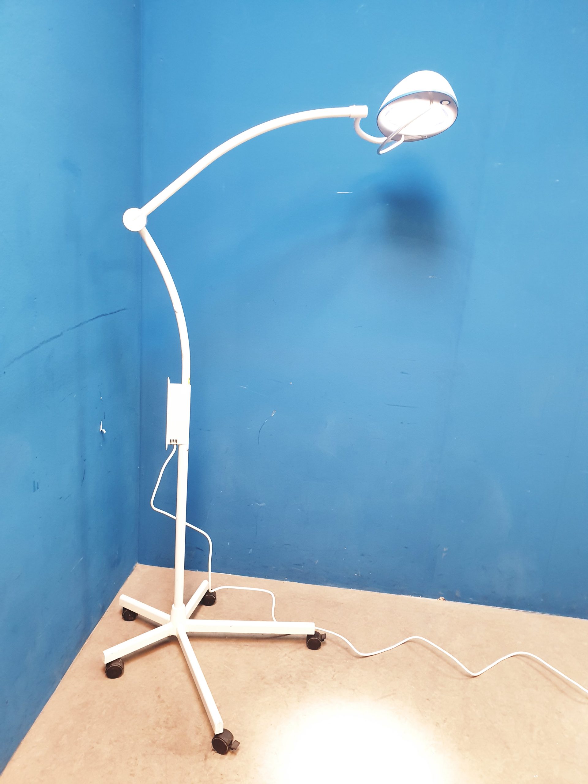 Maquet Blue 30 Behandlungslampe Fahrbar mobil Untersuchungslampe