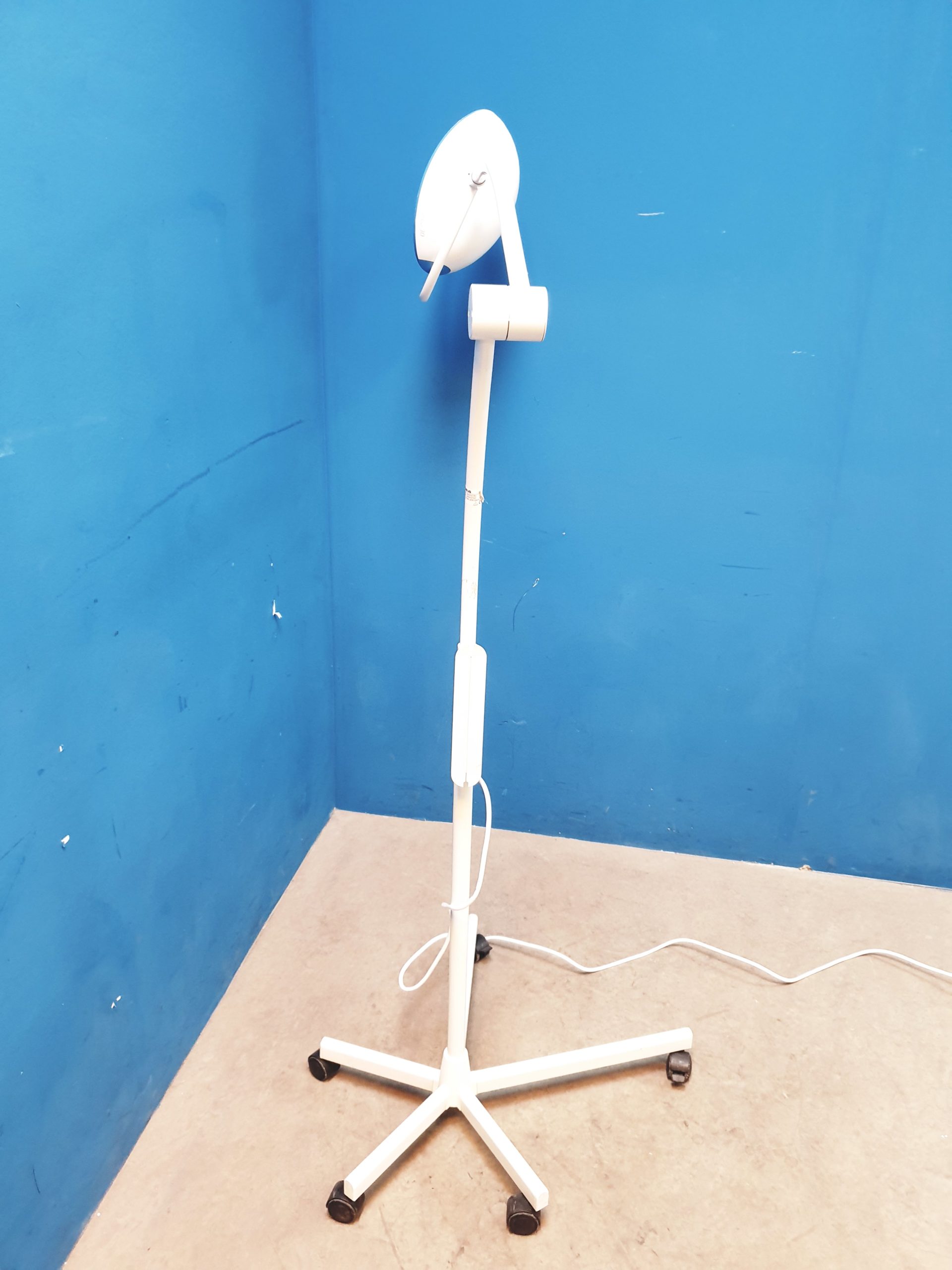 Maquet Blue 30 Behandlungslampe Fahrbar mobil Untersuchungslampe – Bild 11