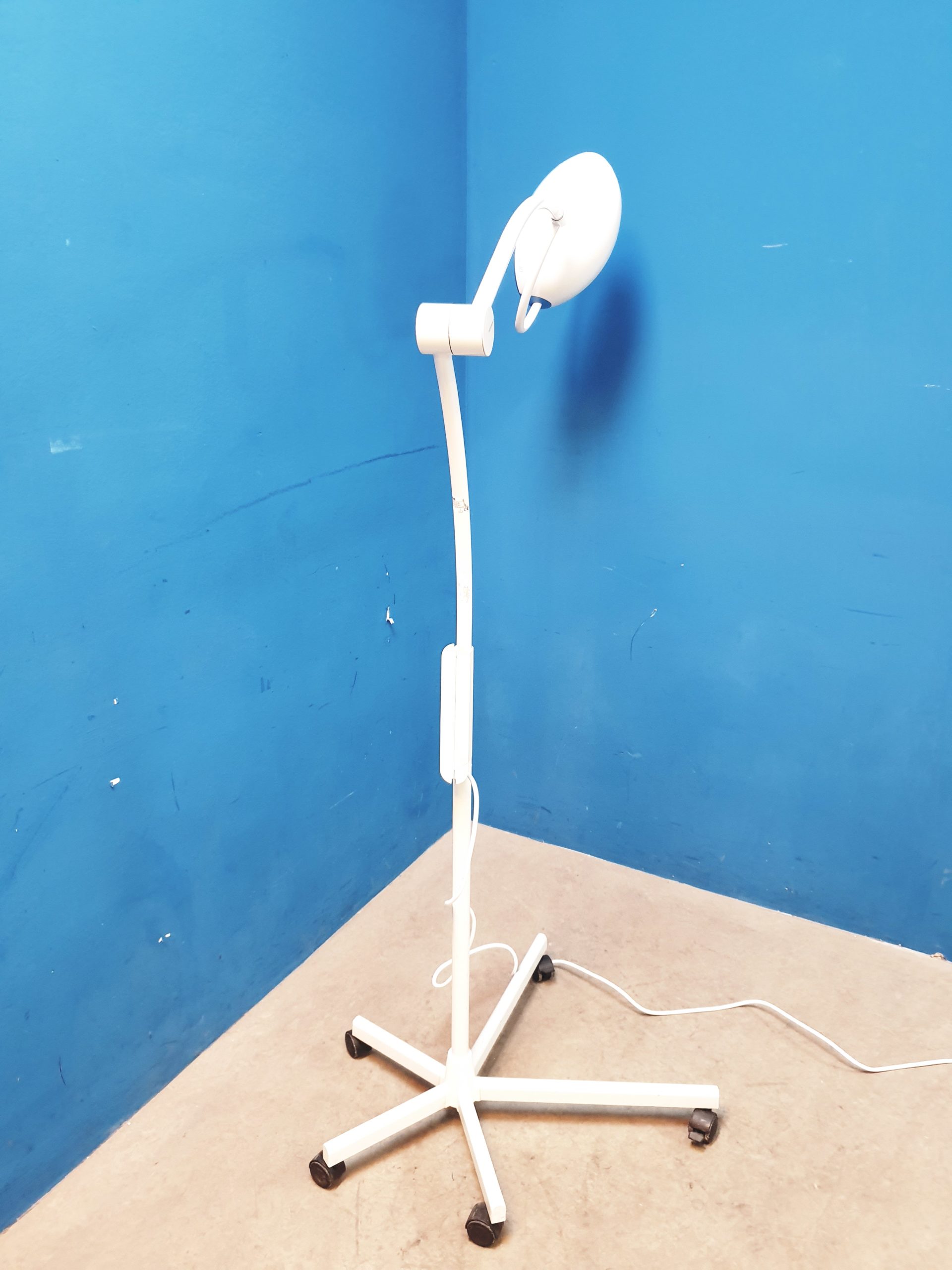 Maquet Blue 30 Behandlungslampe Fahrbar mobil Untersuchungslampe – Bild 12