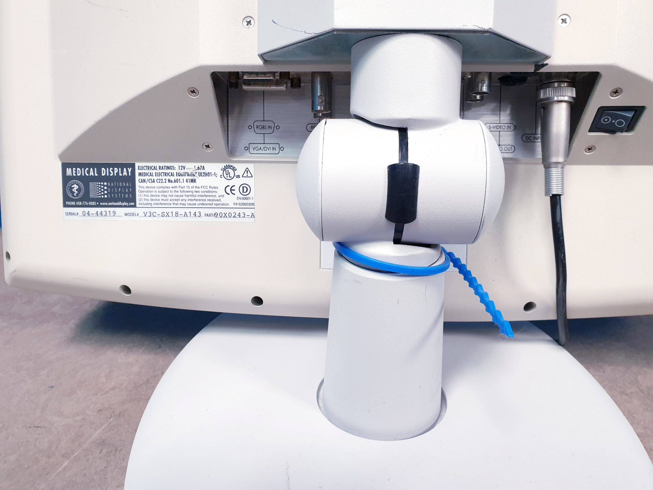 NDS V3C-SX18-A143 LCD Medical Display Monitor 18 video endoscopy mit Netzteil – Bild 9