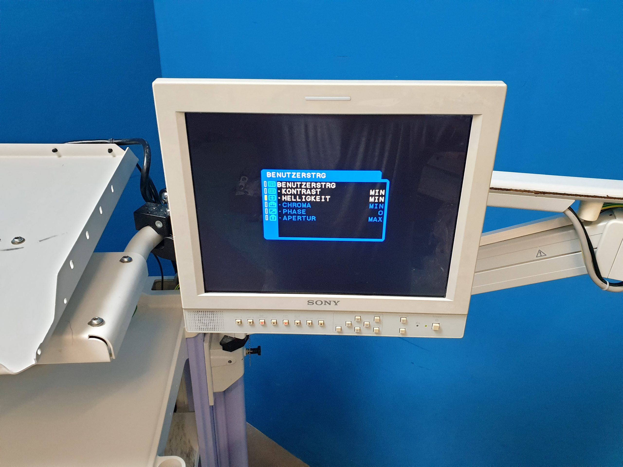 Olympus WM-EP1 Gerätewagen MAJ-175 Netzteil + LMD-1420MD Monitor – Bild 5