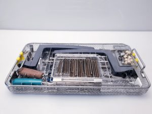 Op Instrumente - Op Besteck mit Schrauben