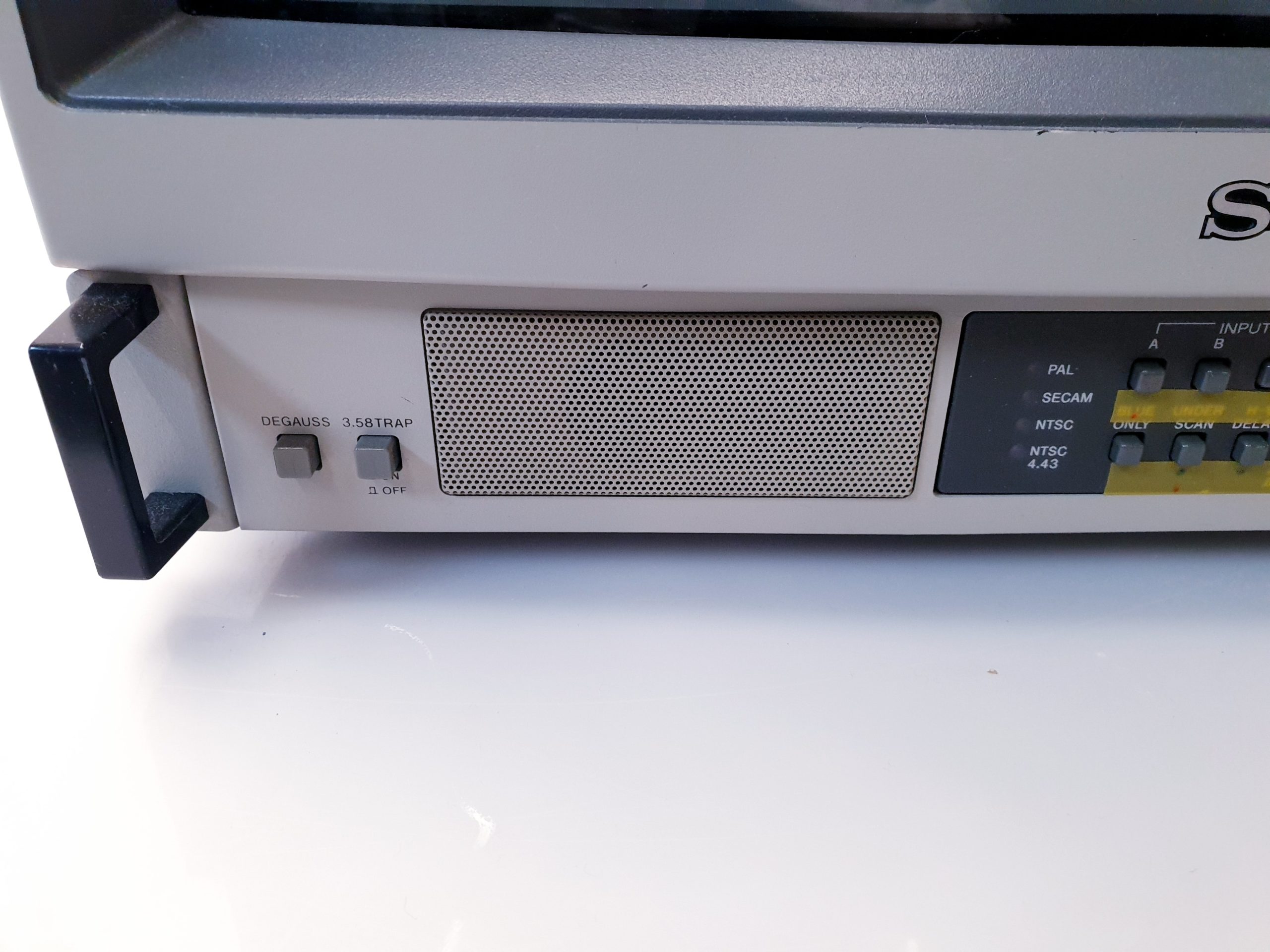 Sony Trinitron PVM-2043MD 20-Zoll-CRT-Monitor – Bild 7