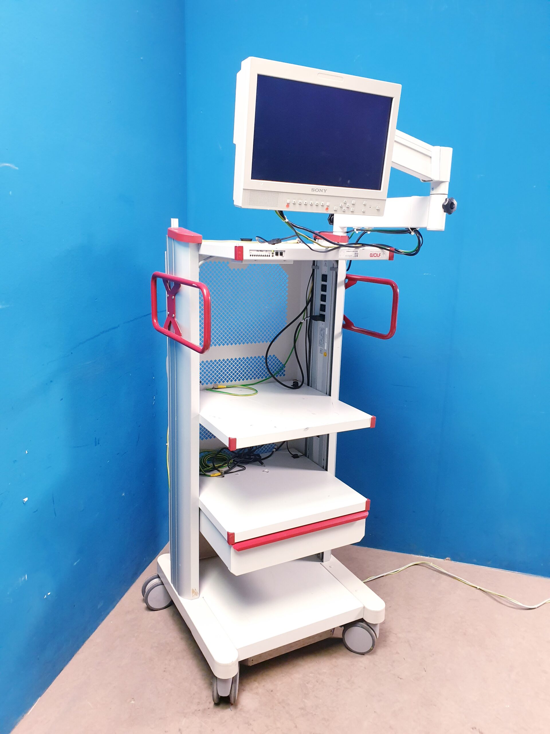 Richard Wolf Geräte Wagen Endoskopie Trolley Rollbar - mit Monitorschwenkar – Bild 15