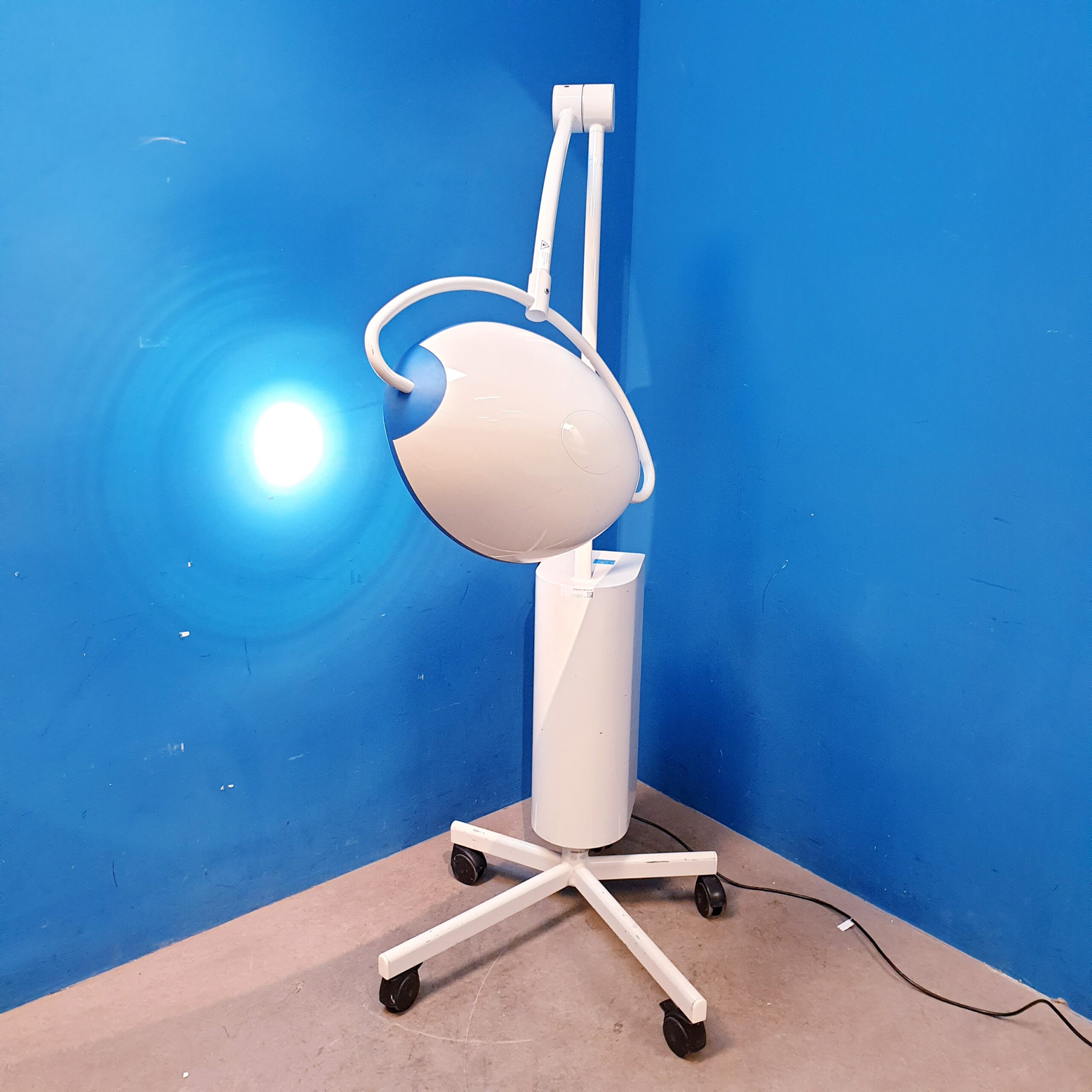 Heraeus Hanaulux Blue 80 mobile OP-Leuchte Fahrbar – Bild 2