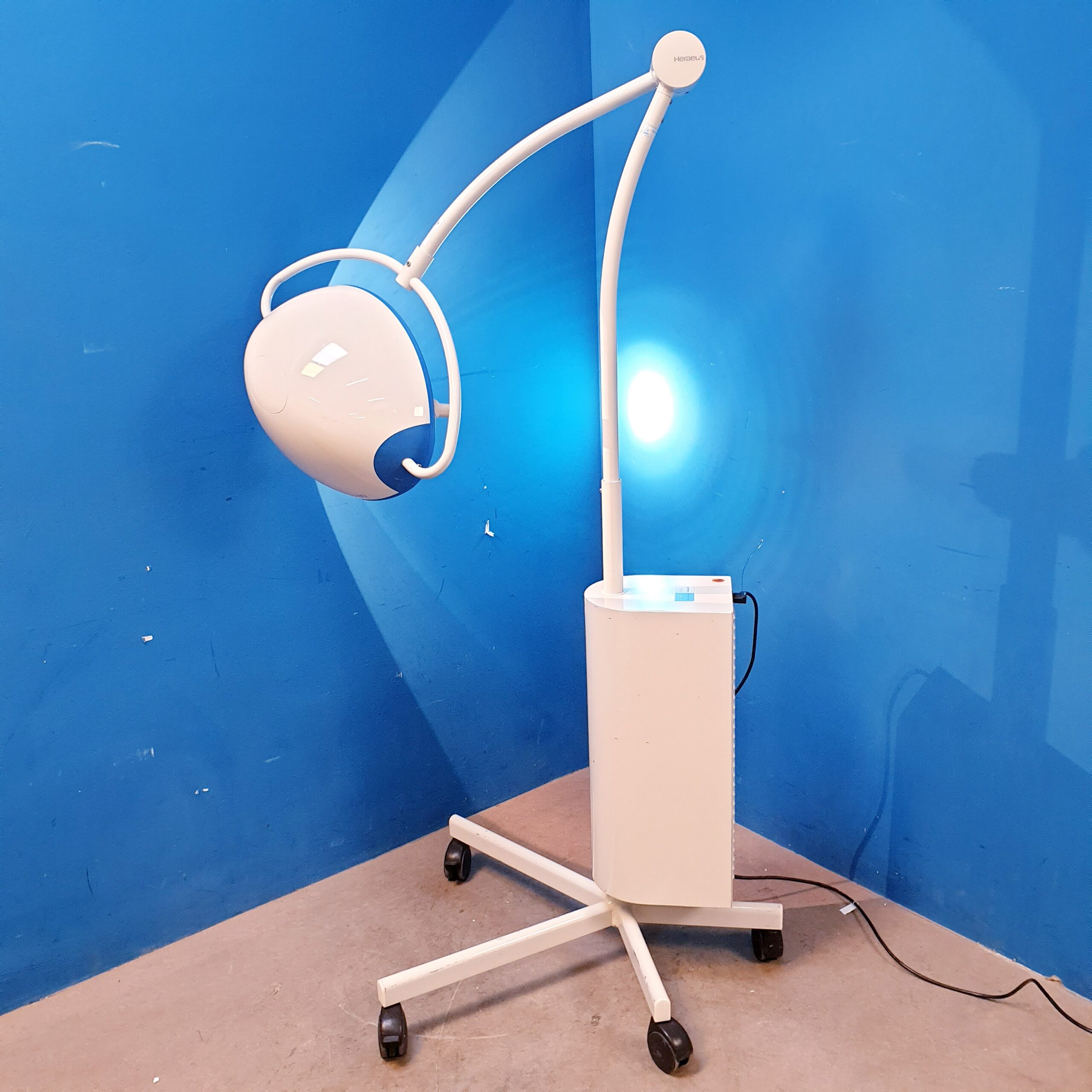 Heraeus Hanaulux Blue 80 mobile OP-Leuchte Fahrbar – Bild 4