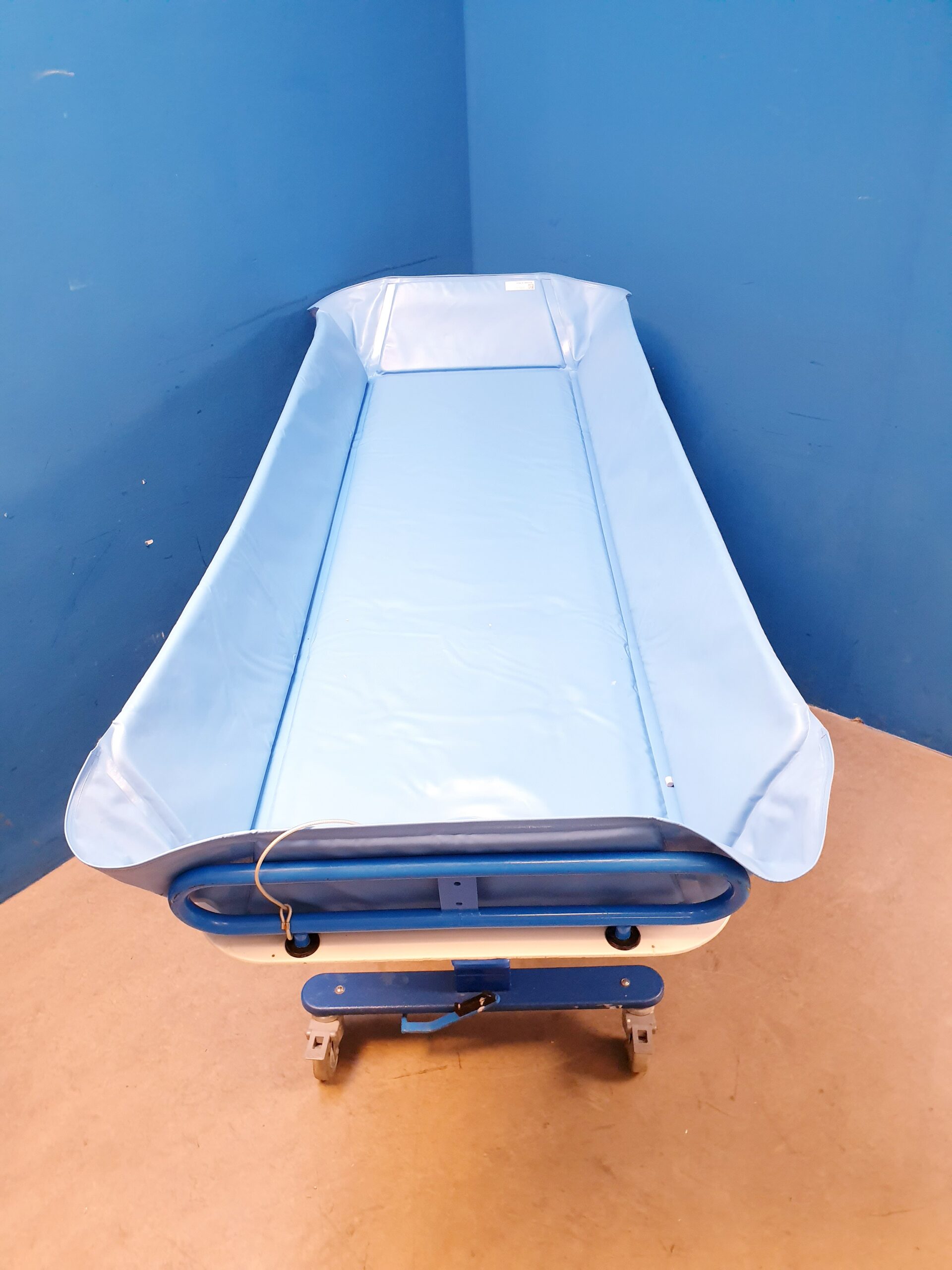 Arjo 084021 Fahrbare Liege – Bild 12