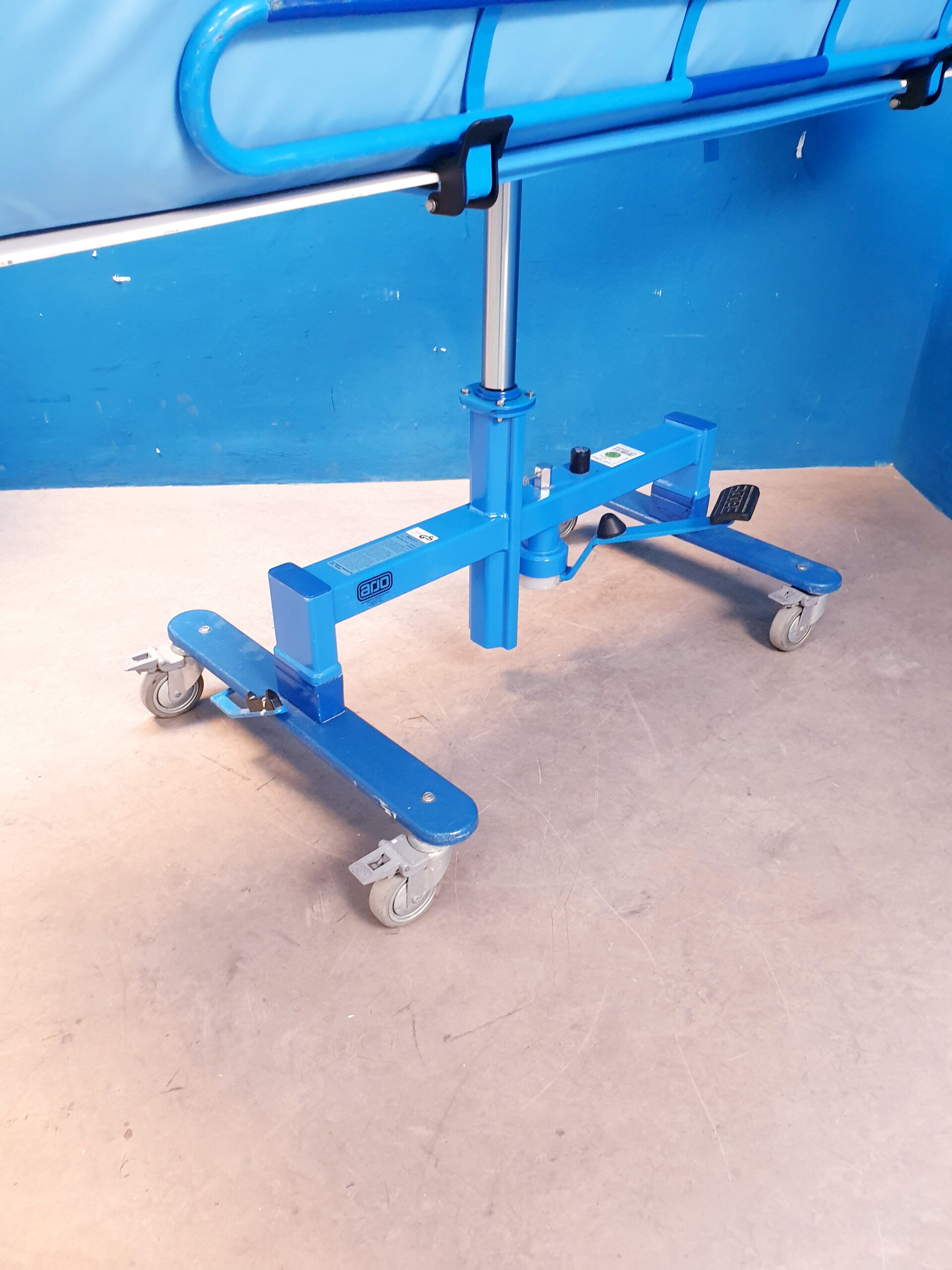 Arjo 084021 Fahrbare Liege – Bild 7