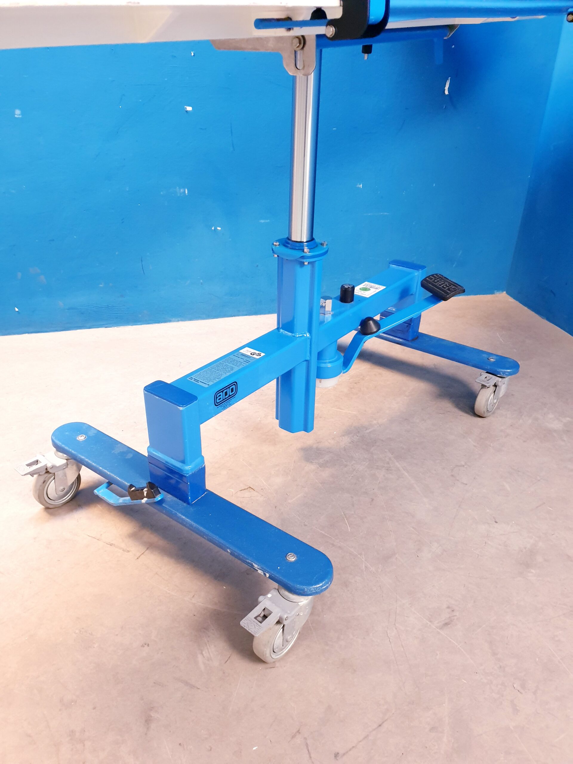 Arjo 084021 Fahrbare Liege – Bild 8