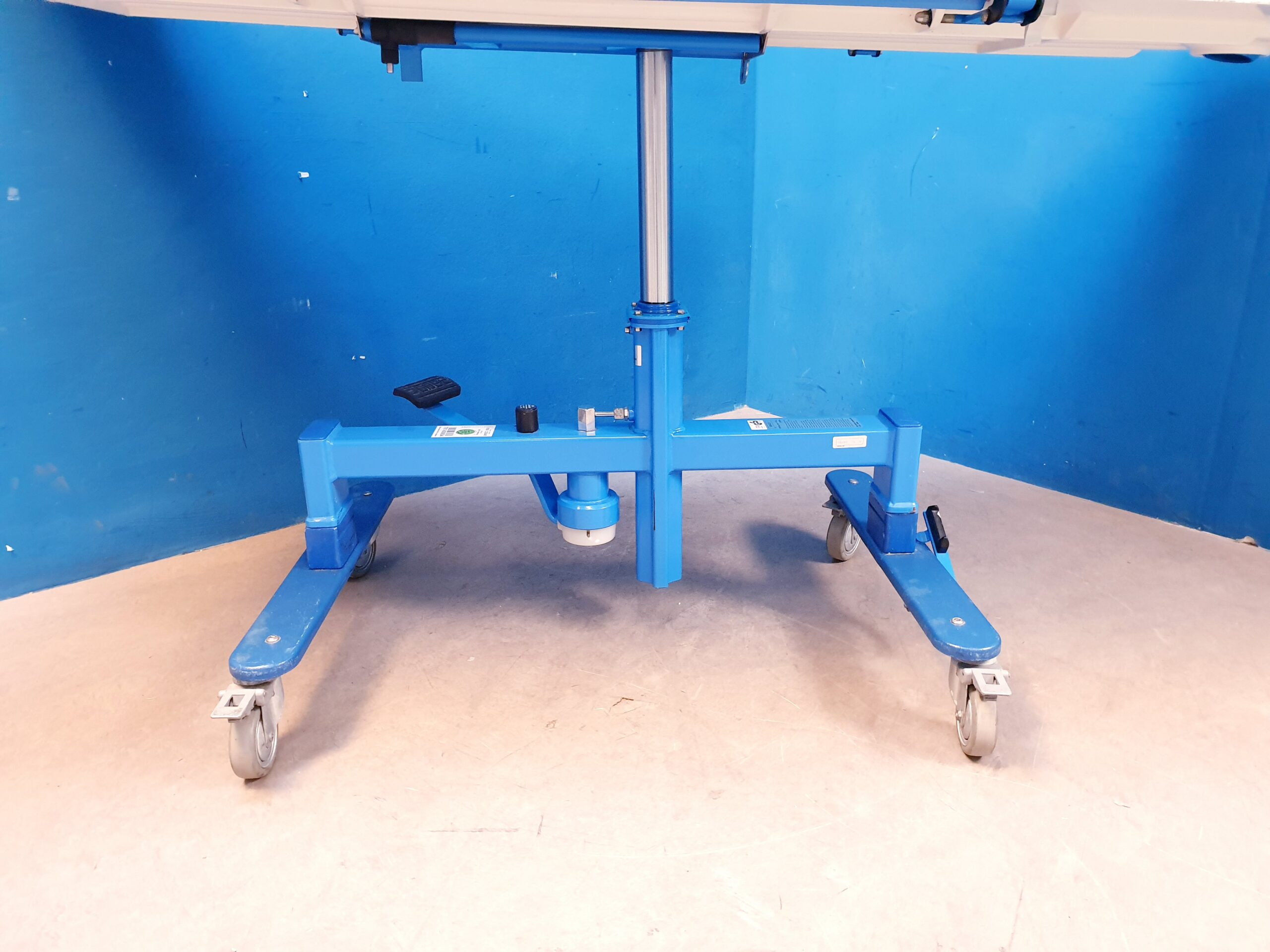 Arjo 084021 Fahrbare Liege – Bild 3