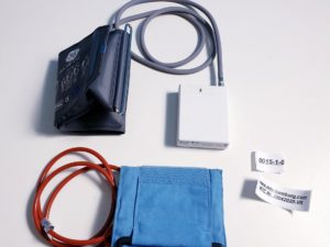 GE Tonoport V Langzeit Blutdruckmessgerät  mit 02 Blutdrucklmanschetten