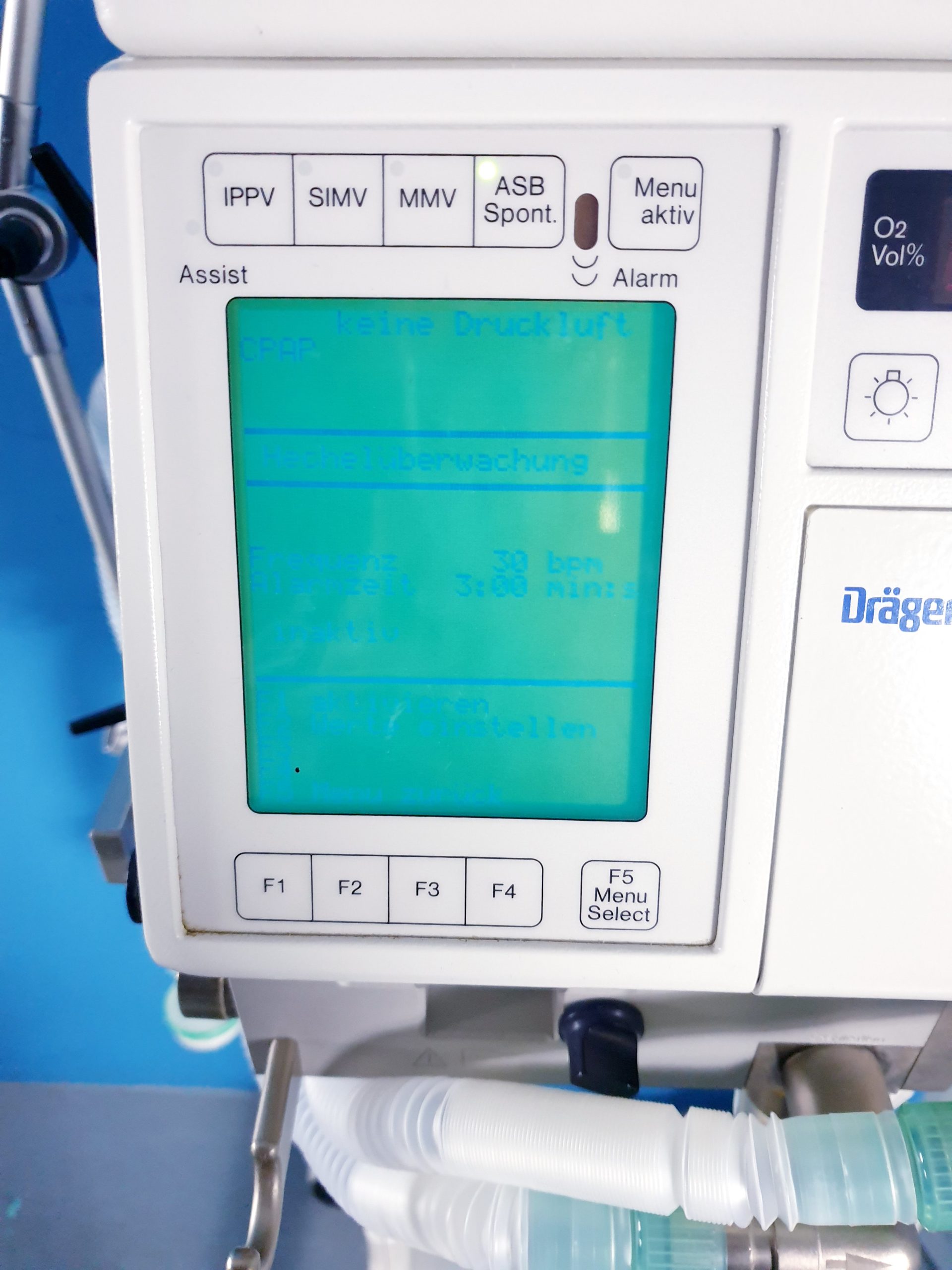 DRÄGER Evita Beatmungsgerät auf Fahrgestell