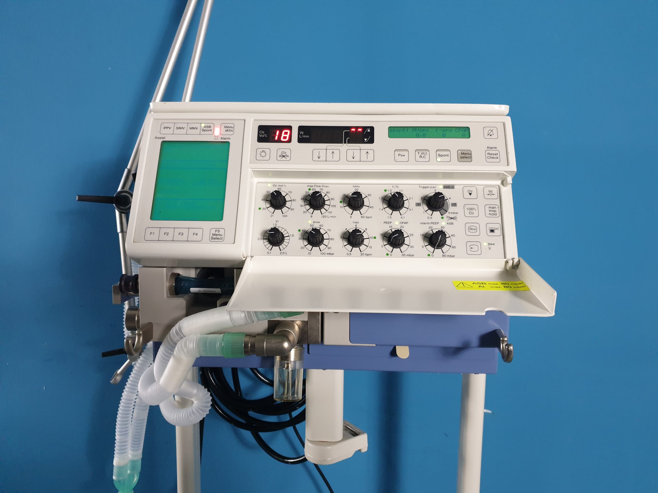 DRÄGER Evita Beatmungsgerät auf Fahrgestell