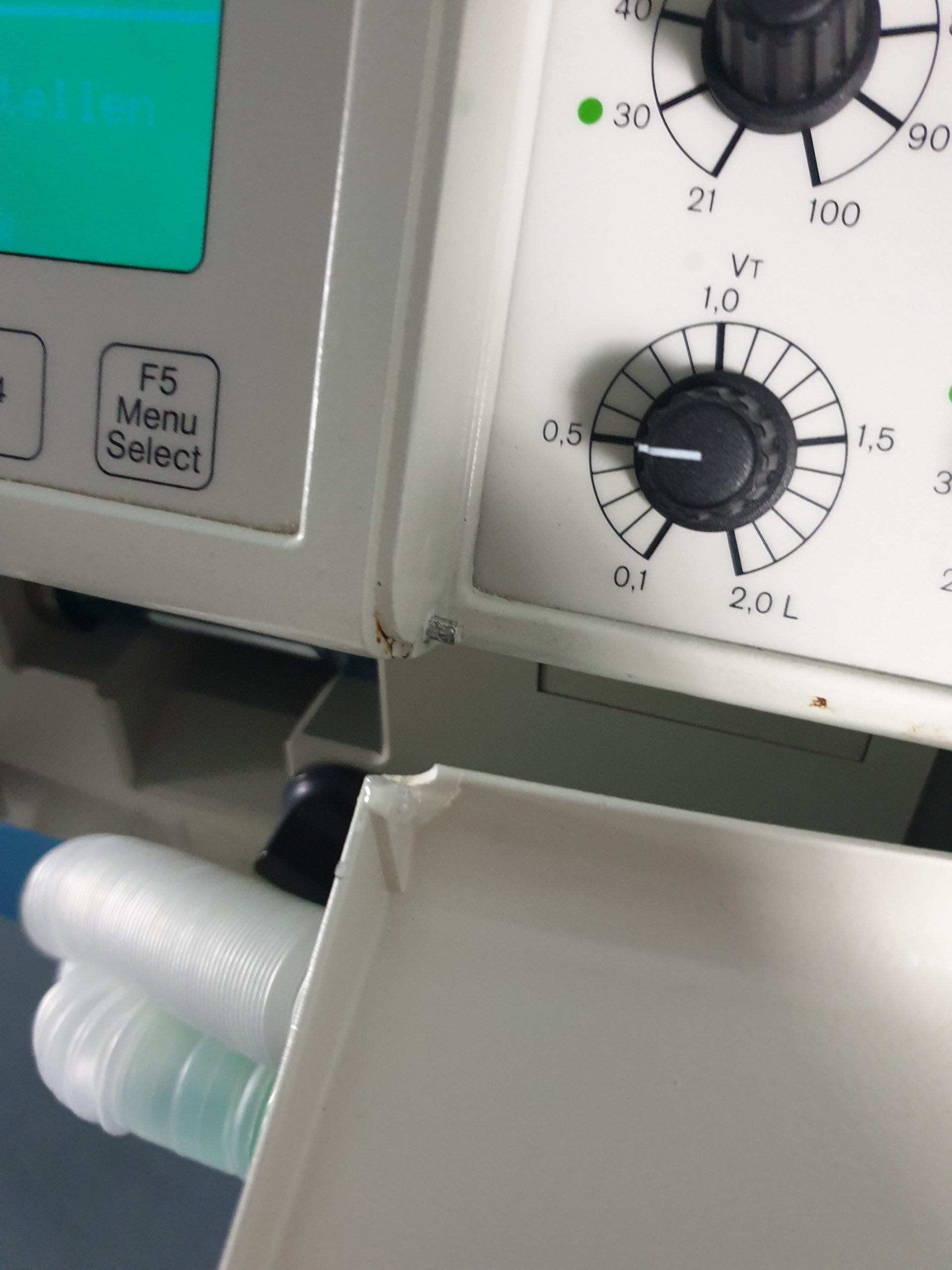 DRÄGER Evita Beatmungsgerät auf Fahrgestell