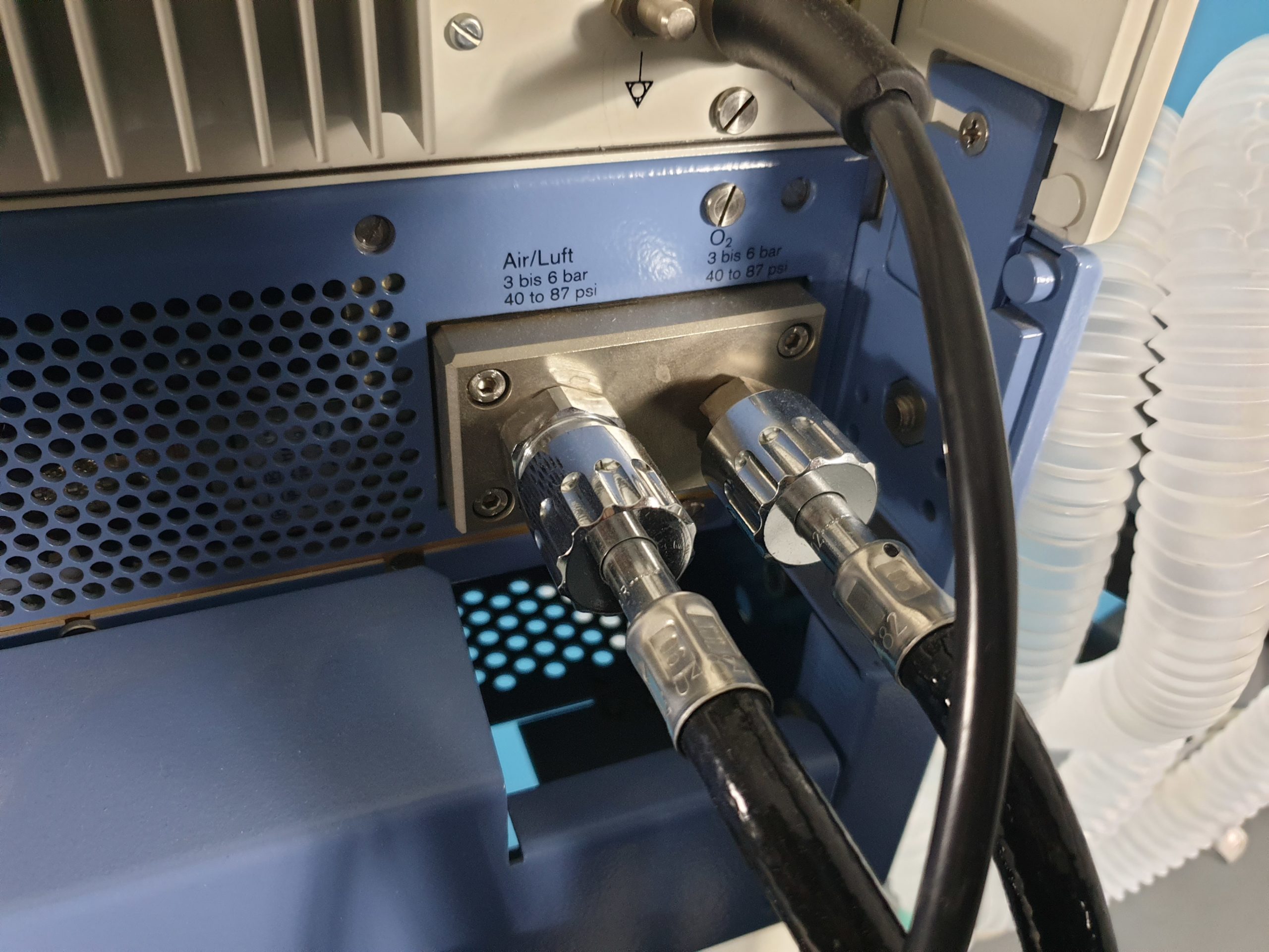 DRÄGER Evita Beatmungsgerät auf Fahrgestell