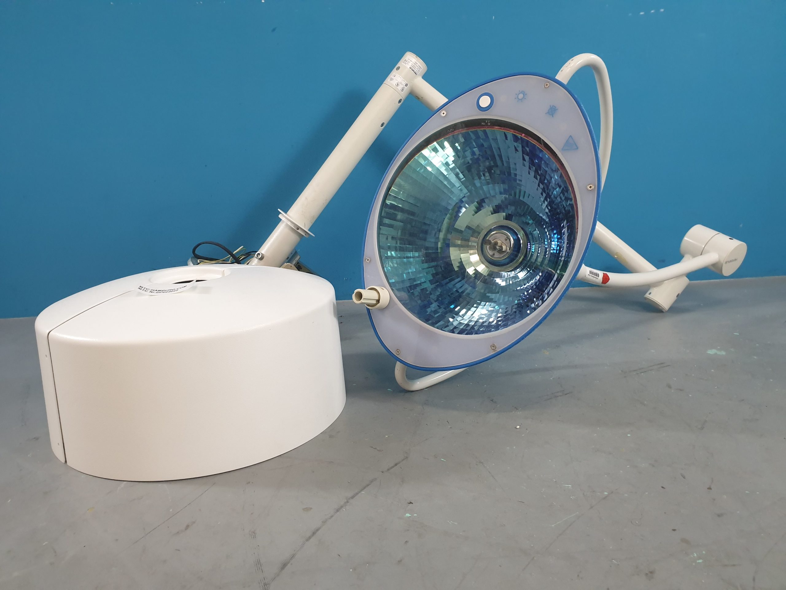 HANAULUX Blue 80 Praxisleuchte Klinikleuchte OP Lampe Deckenmodell