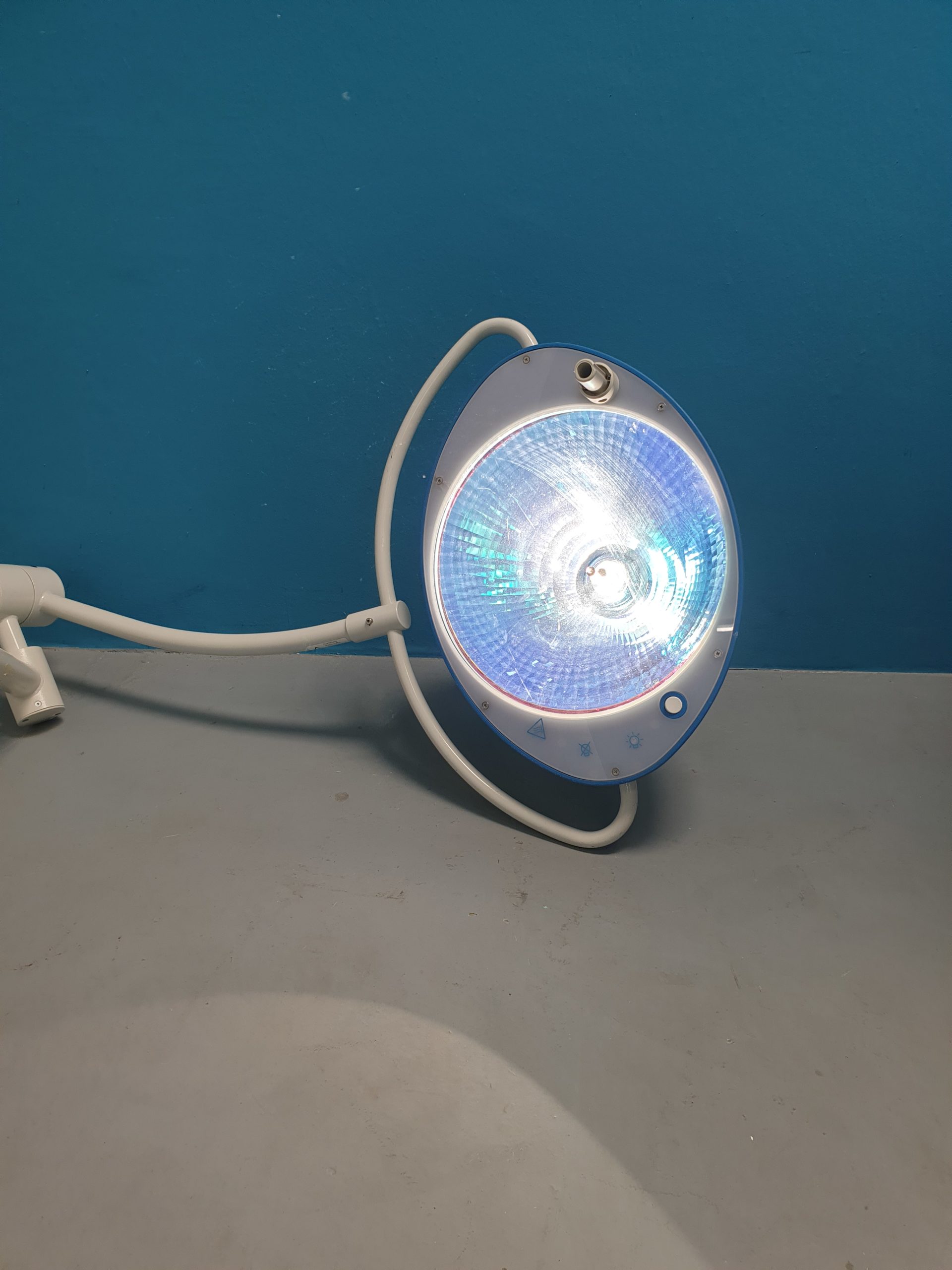 HANAULUX Blue 80 Praxisleuchte Klinikleuchte OP Lampe Deckenmodell