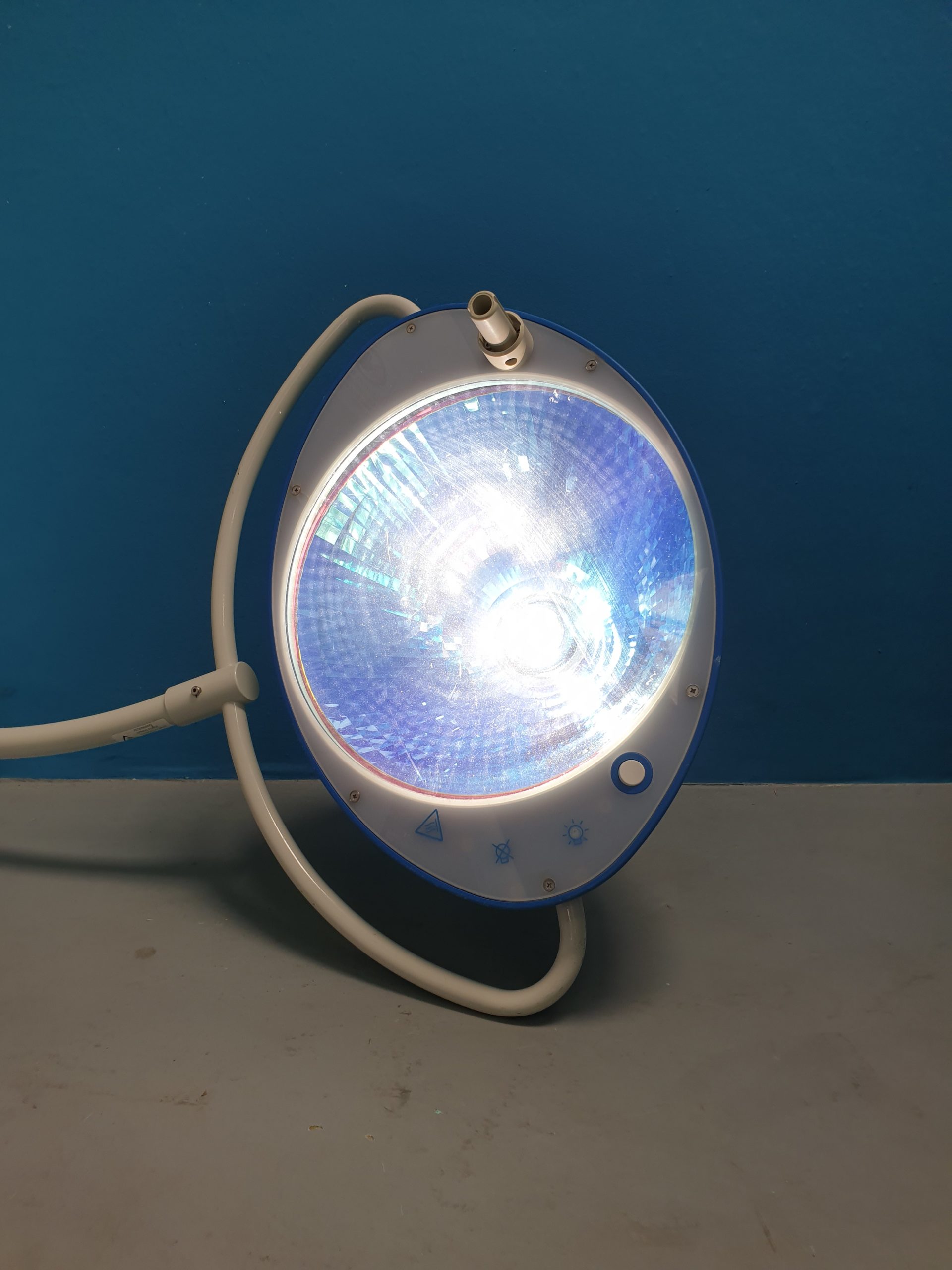 HANAULUX Blue 80 Praxisleuchte Klinikleuchte OP Lampe Deckenmodell