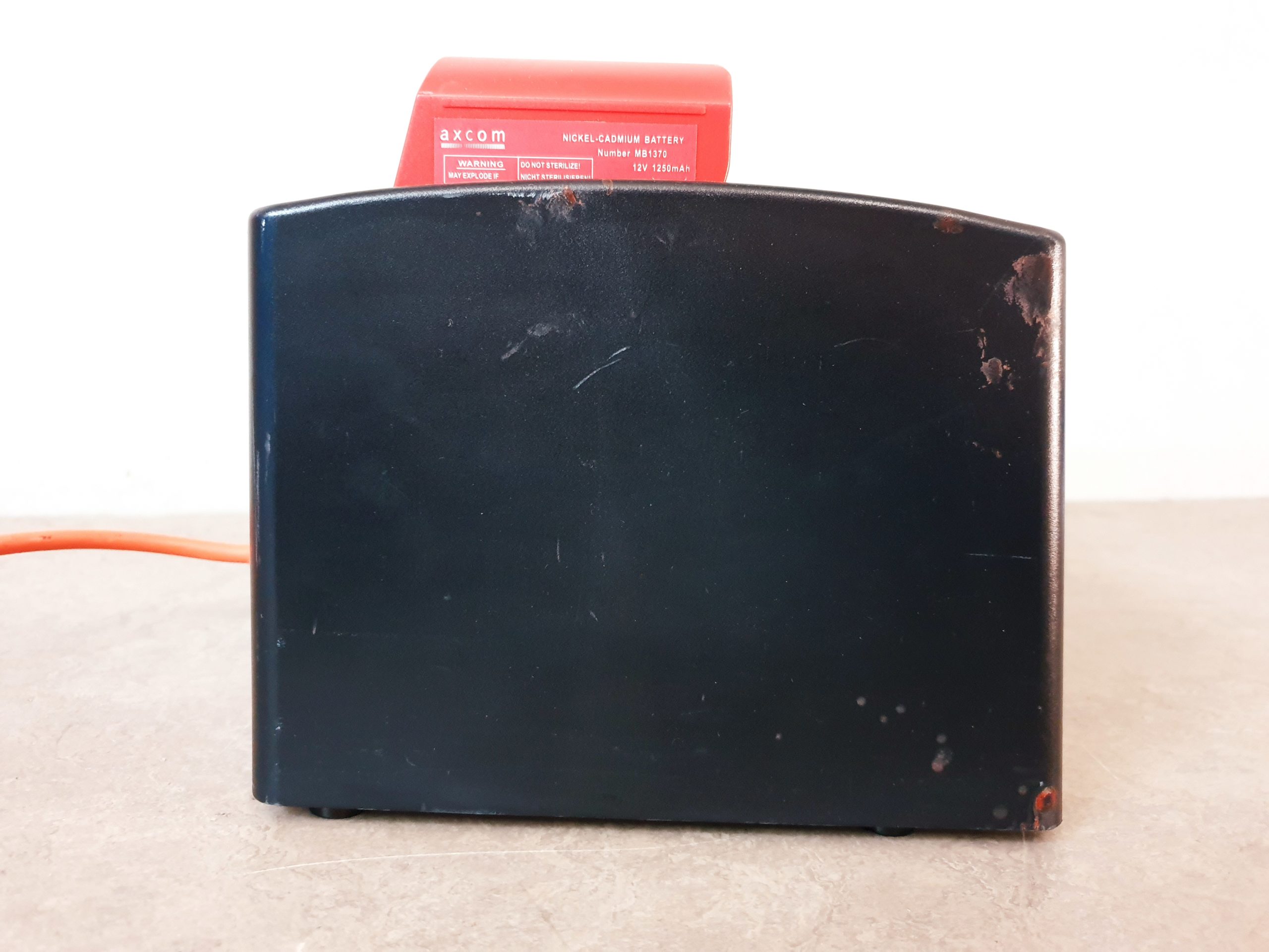 Synthes 530.601 Universal Battery Charger + 3 x Akkus