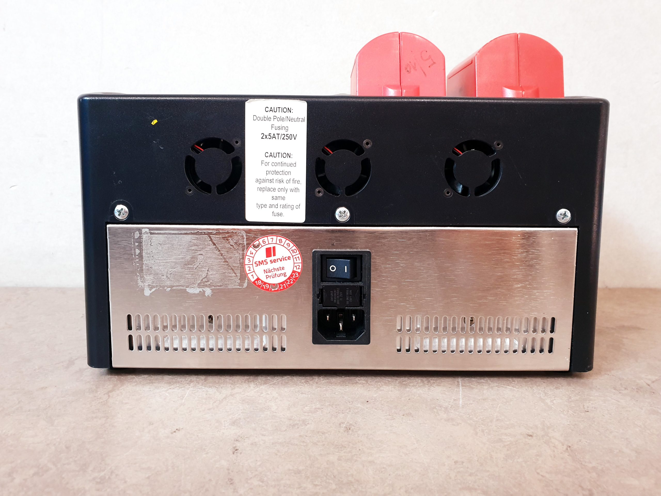 Synthes 530.601 Universal Battery Charger + 3 x Akkus