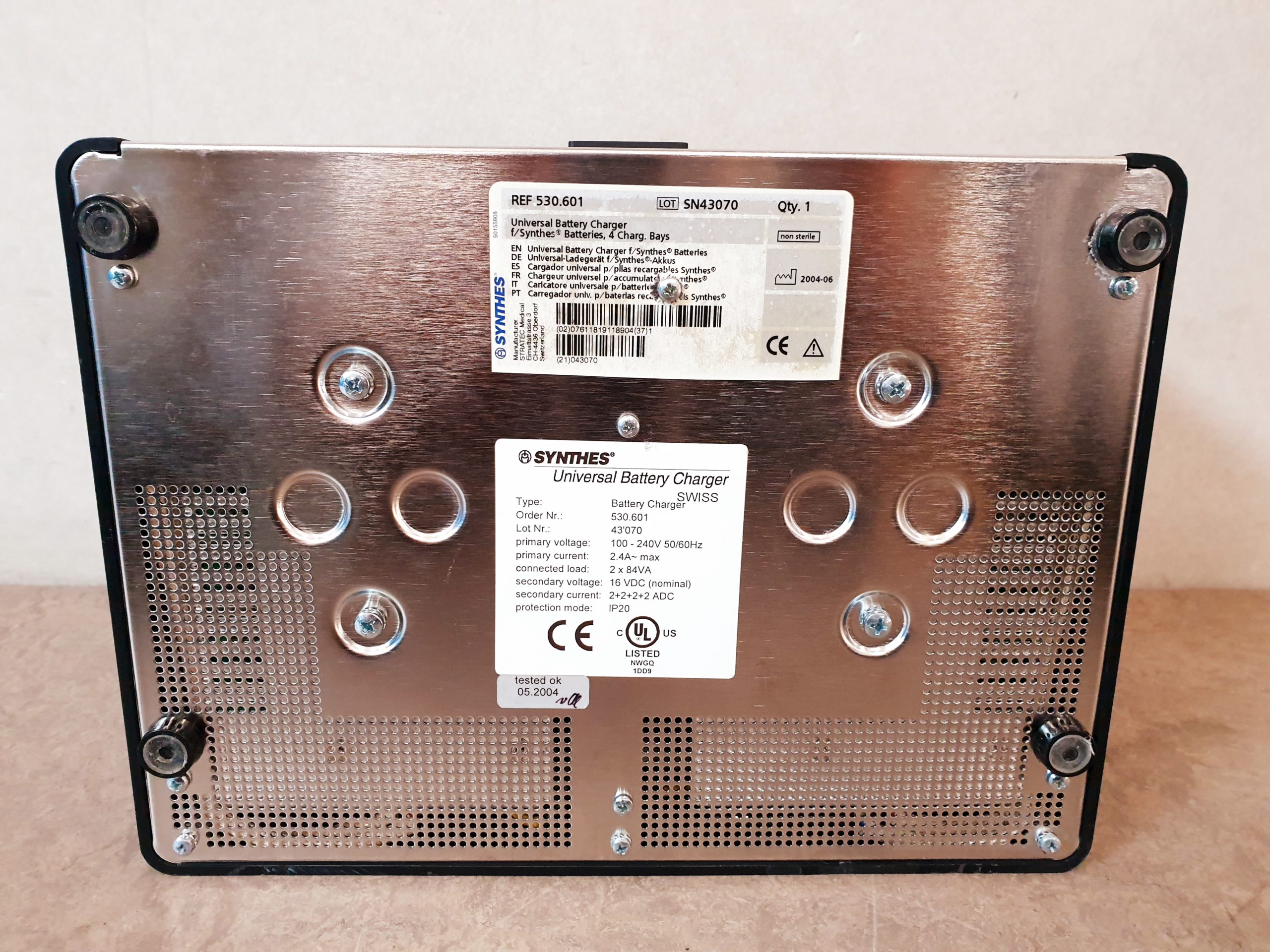 Synthes 530.601 Universal Battery Charger + 3 x Akkus