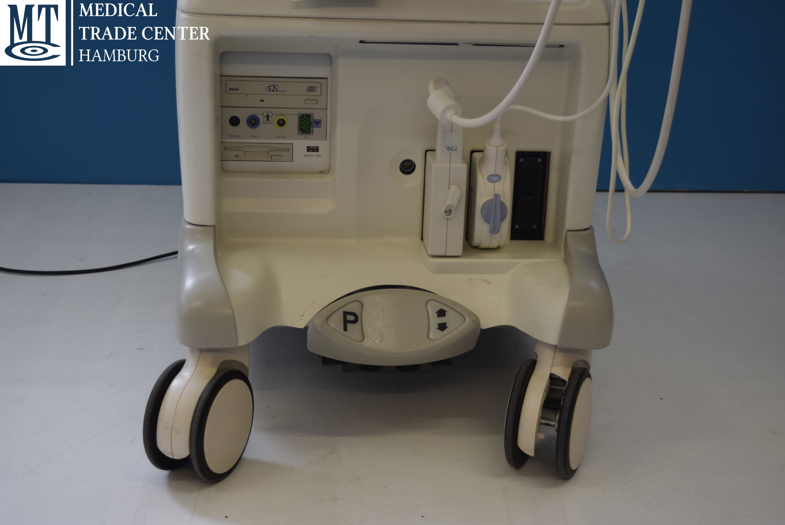 GE VIVID 4 Ultraschallgerät mit 3S und Linear Sonde