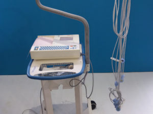 Schiller AT-2 Plus EKG mit Sauganlage